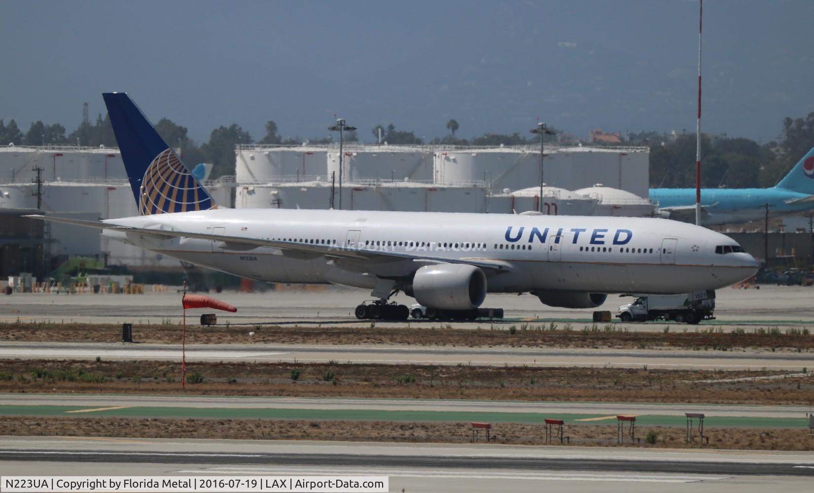 N223UA, 2001 Boeing 777-222 C/N 30224, United