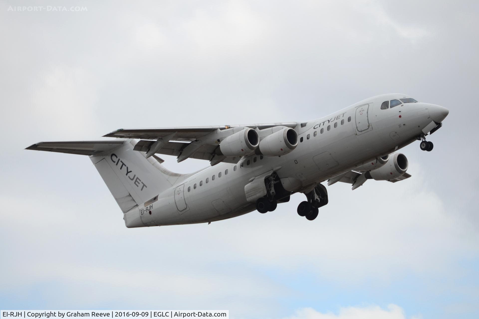 EI-RJH, 1999 BAE Systems Avro 146-RJ85 C/N E.2345, Departing from London City.