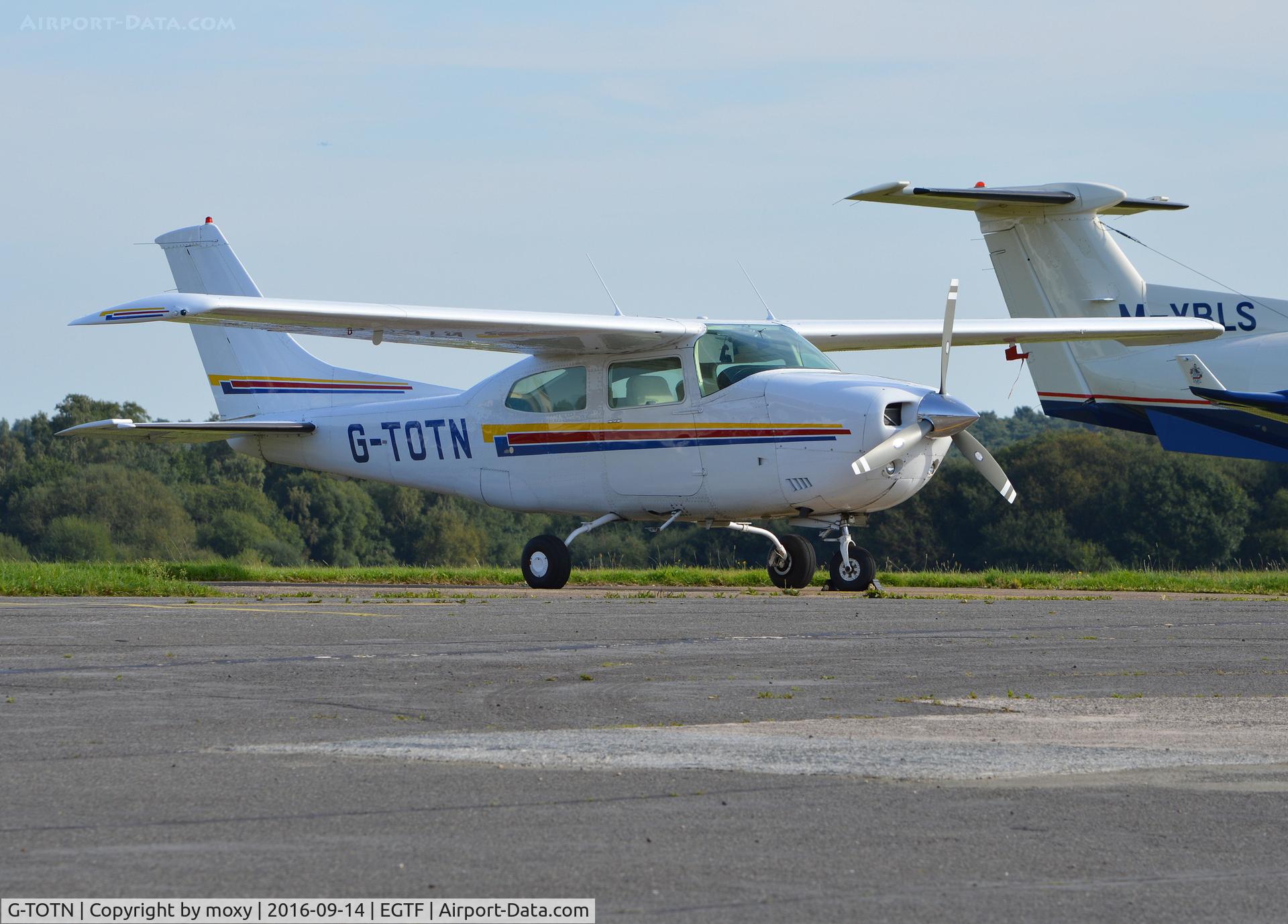 G-TOTN, 1977 Cessna 210M Centurion C/N 21061674, Cessna 210M Centurion at Fairoaks.