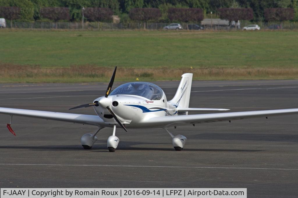 F-JAAY, 2015 WT9 Dynamic C/N DY555/2015, Parked