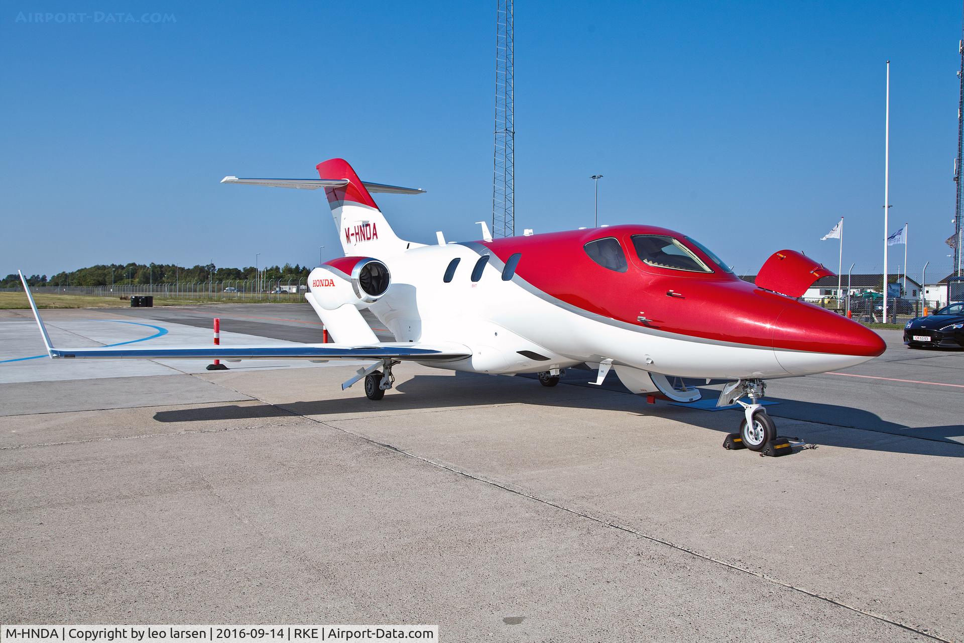 M-HNDA, 2015 Honda HA-420 HondaJet C/N 42000018, Roskilde Denmark 14.9.16