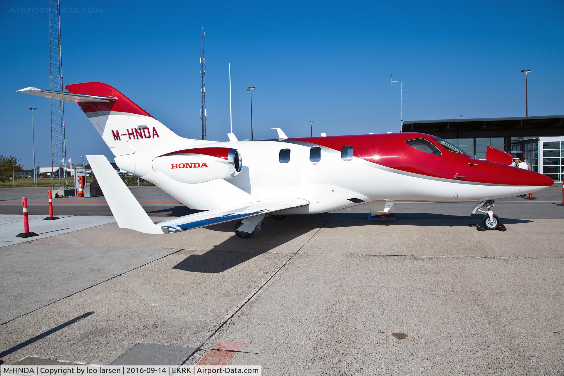 M-HNDA, 2015 Honda HA-420 HondaJet C/N 42000018, Roskilde Denmark 14.9.16