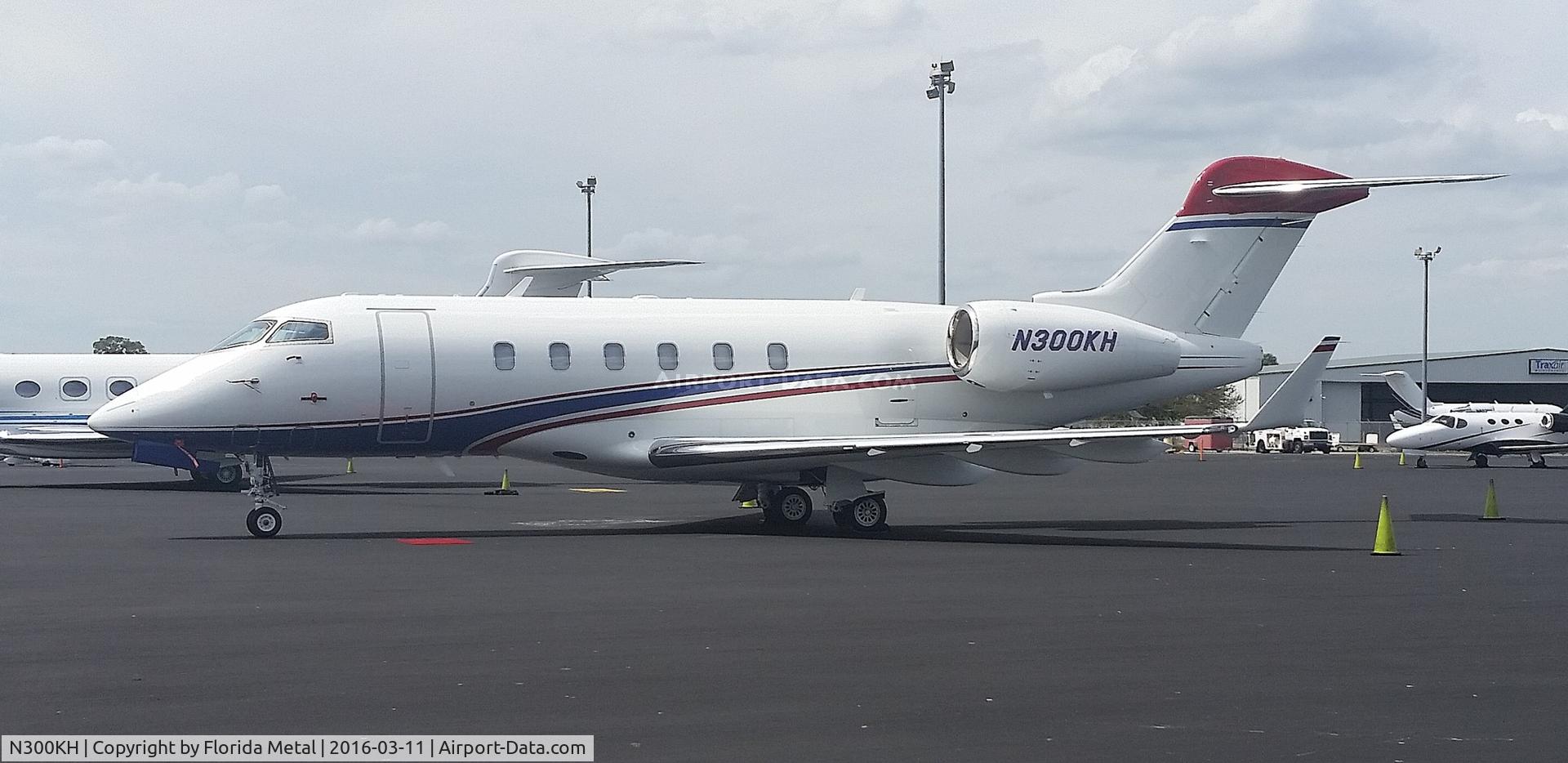 N300KH, 2006 Bombardier Challenger 300 (BD-100-1A10) C/N 20130, Challenger 300