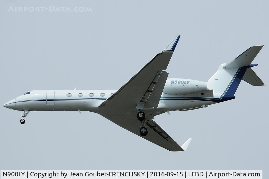 N900LY, 2001 Gulfstream Aerospace G-V C/N 661, Lyon Aviation landing runway 23 from Saint Petersbourg.