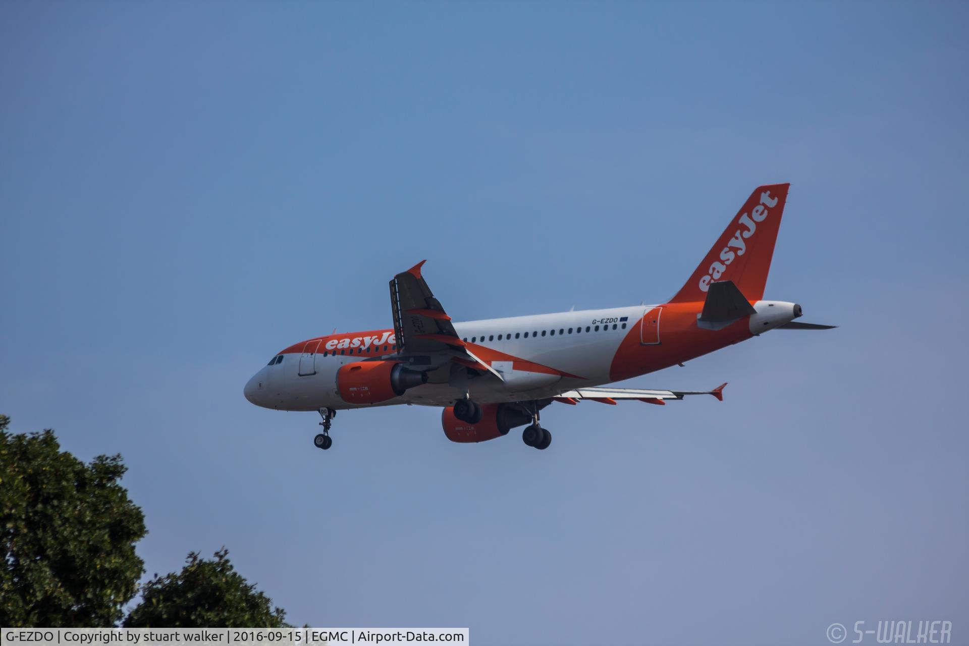 G-EZDO, 2008 Airbus A319-111 C/N 3634, approach to SEN