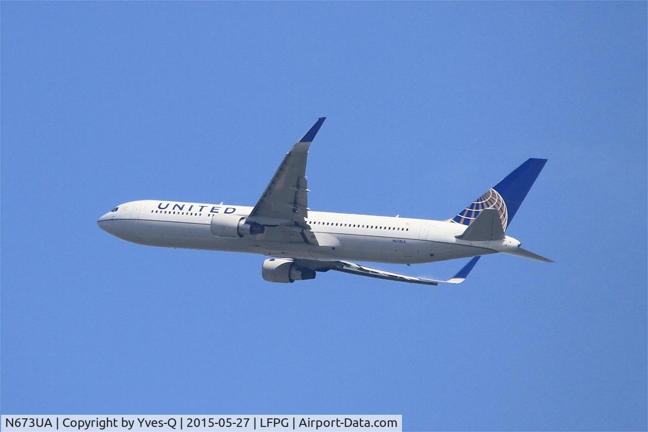 N673UA, 2000 Boeing 767-322 C/N 29241, Boeing 767-322, Take off rwy 27L, Roissy Charles De Gaulle airport (LFPG-CDG)