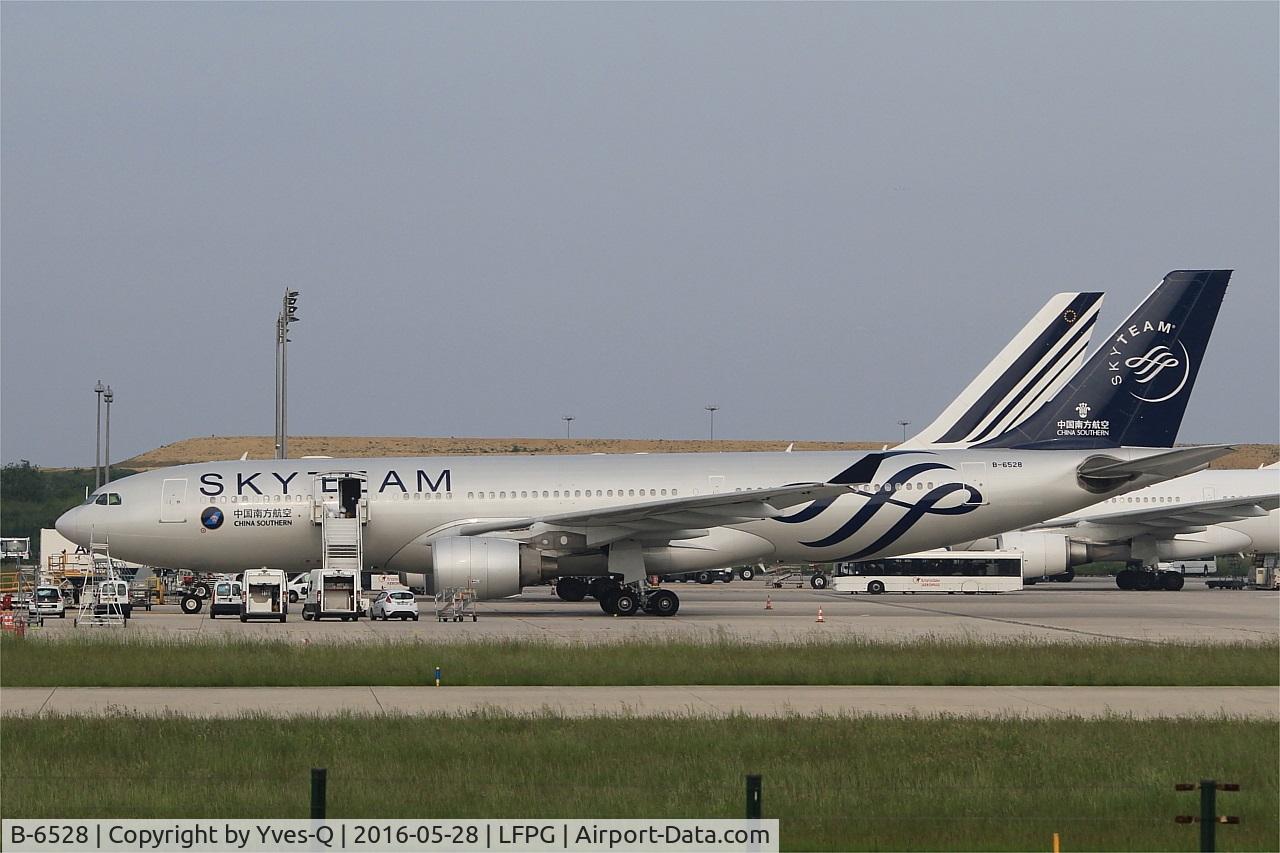 B-6528, 2010 Airbus A330-223 C/N 1202, Airbus A330-223, Parked, Roissy Charles De Gaulle Airport (LFPG-CDG)