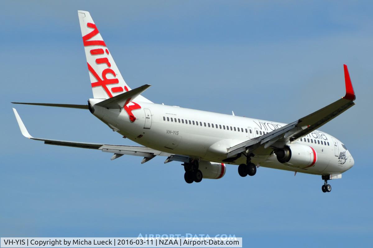 VH-YIS, 2012 Boeing 737-8FE C/N 39926, At Auckland