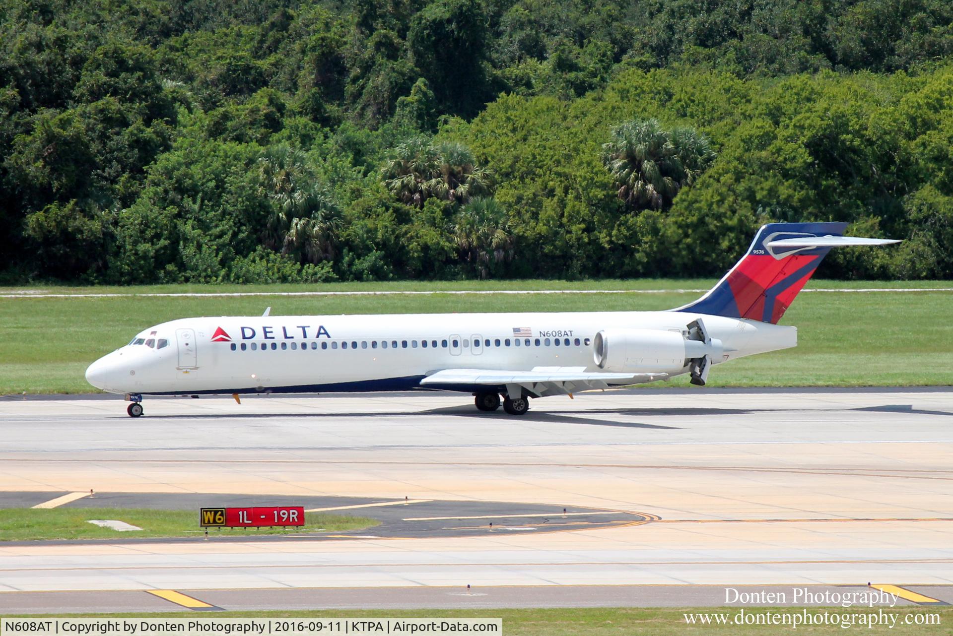 N608AT, 2000 Boeing 717-200 C/N 55081, Delta Flight 1875 (N608AT) arrives at Tampa International Airport following flight from Laguardia Airport
