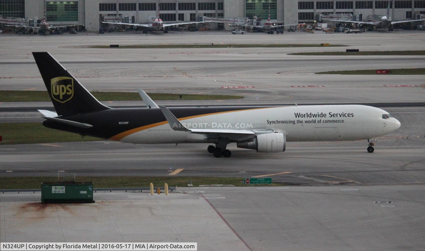 N324UP, 1998 Boeing 767-34AF C/N 27750, UPS 767-300