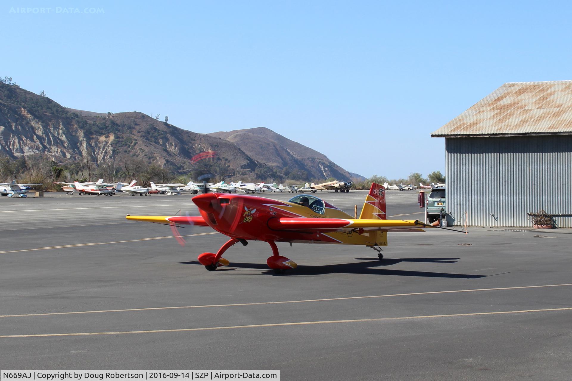 N669AJ, Extra EA-330SC C/N SC001E, Extra Flugzeugproduktions EA330/SC, Lycoming IO-540-L1B5 300 Hp, customized/modified Experimental class, holding short Rwy 22