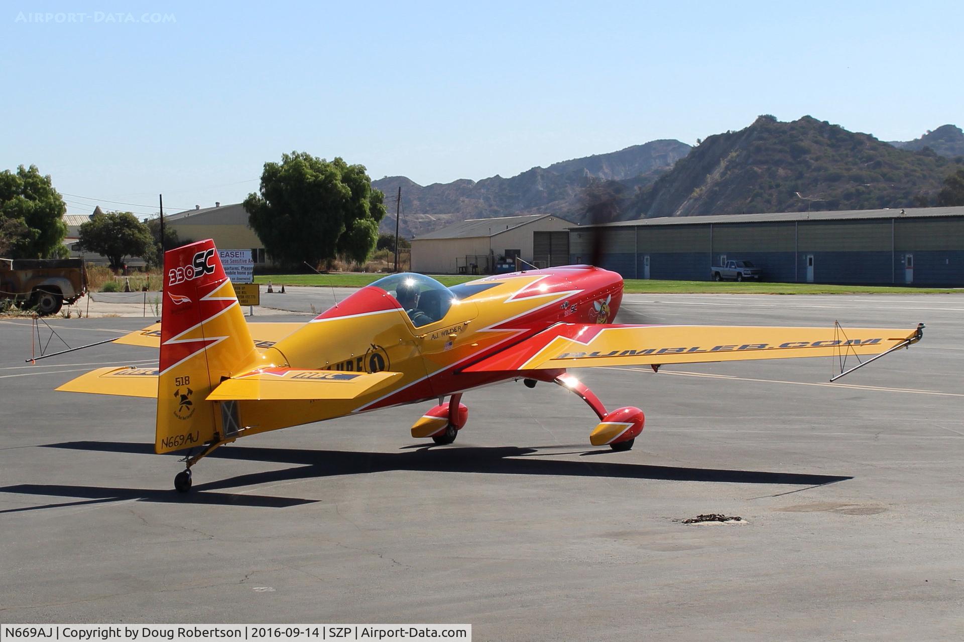 N669AJ, Extra EA-330SC C/N SC001E, Extraflugzeugproduktions EA330/SC, Lycoming IO-540-L1B5 300 Hp, customized and modified, Experimental class, warmup engine, holding short Rwy 22