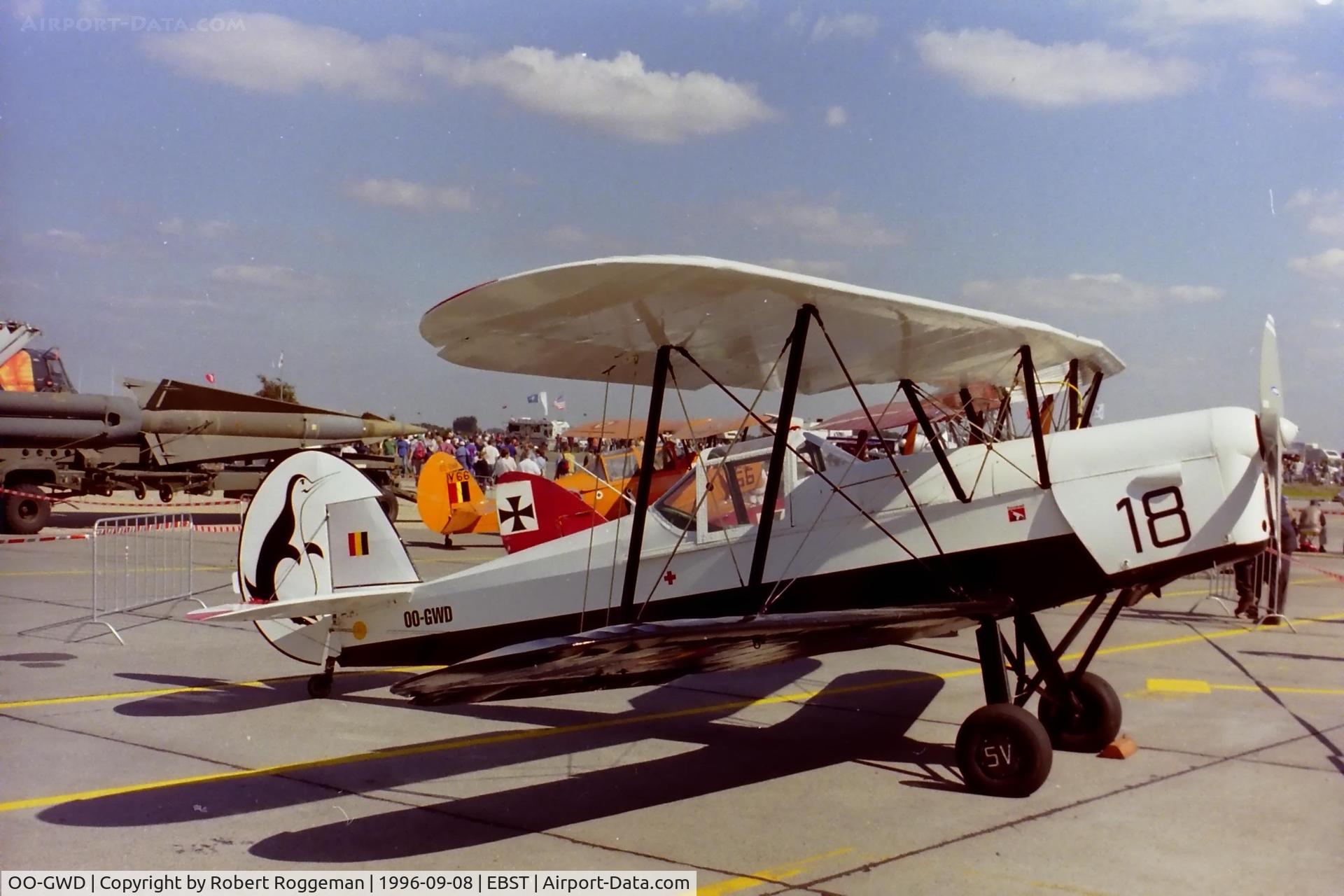 OO-GWD, Stampe-Vertongen SV-4B C/N 1160, EX-V-18 BAF.colors and configuration stuntteam SWALLOWS.