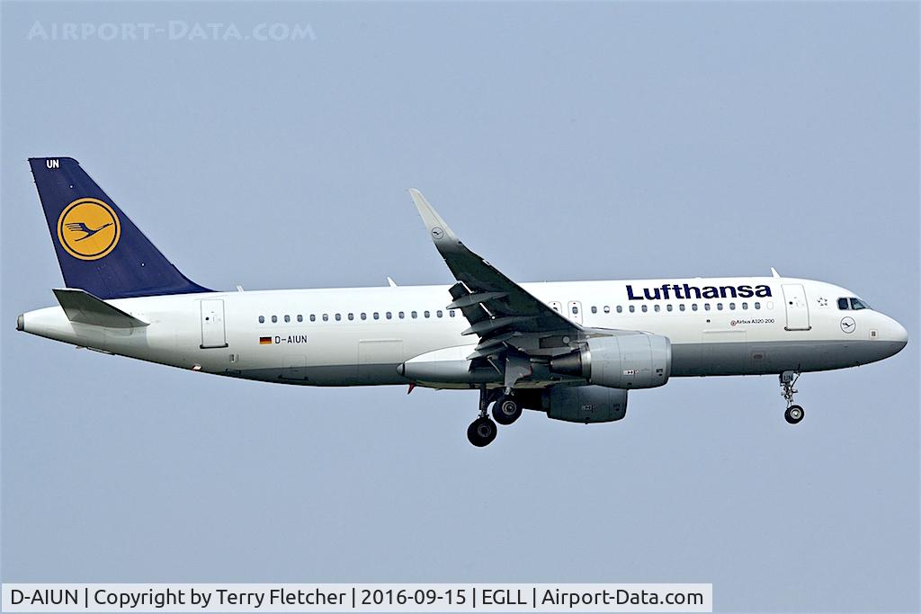 D-AIUN, 2015 Airbus A320-214 C/N 6549, On approach to  London Heathrow
