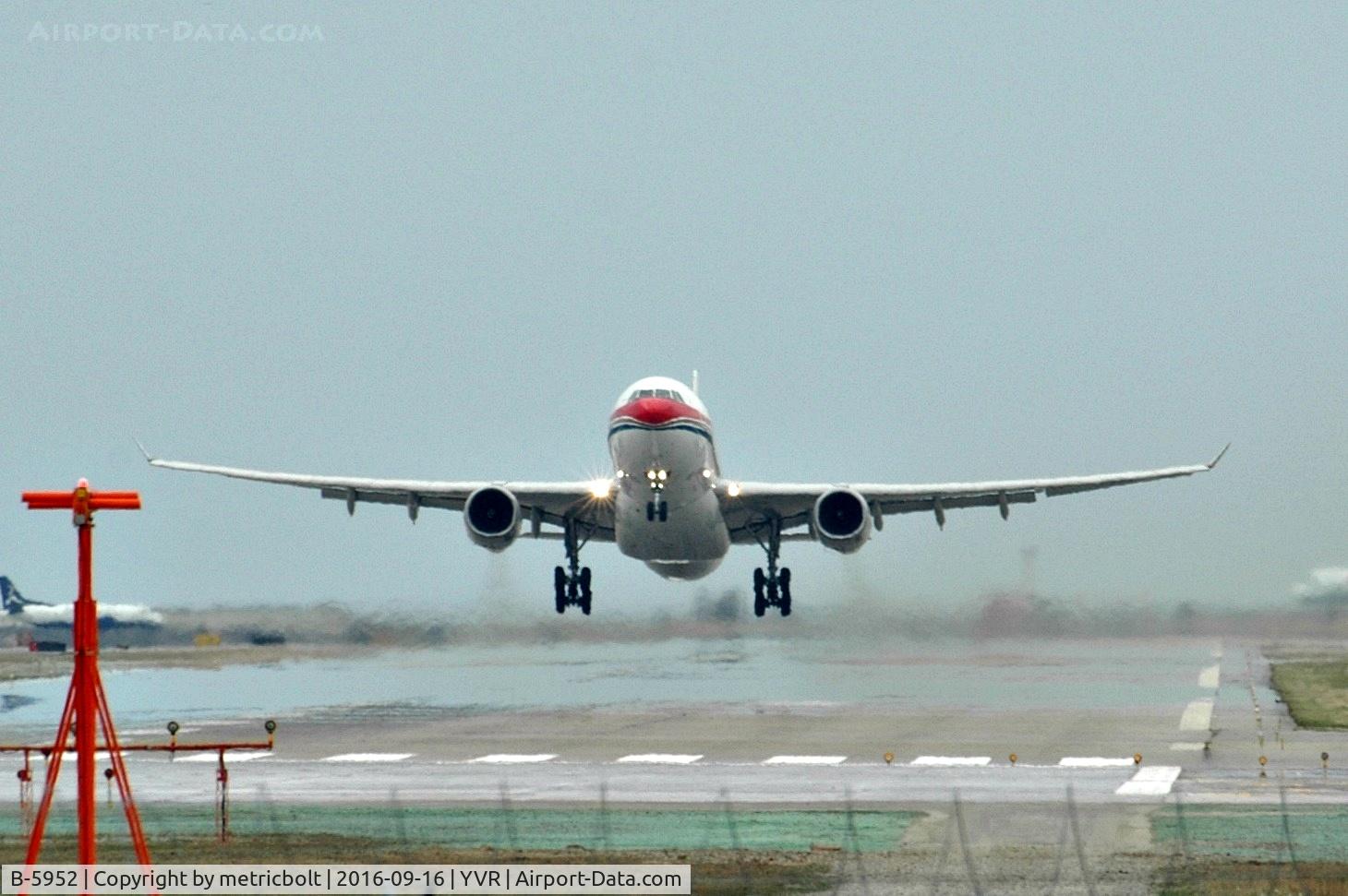 B-5952, 2014 Airbus A330-243 C/N 1547, MU582 to Shanghai