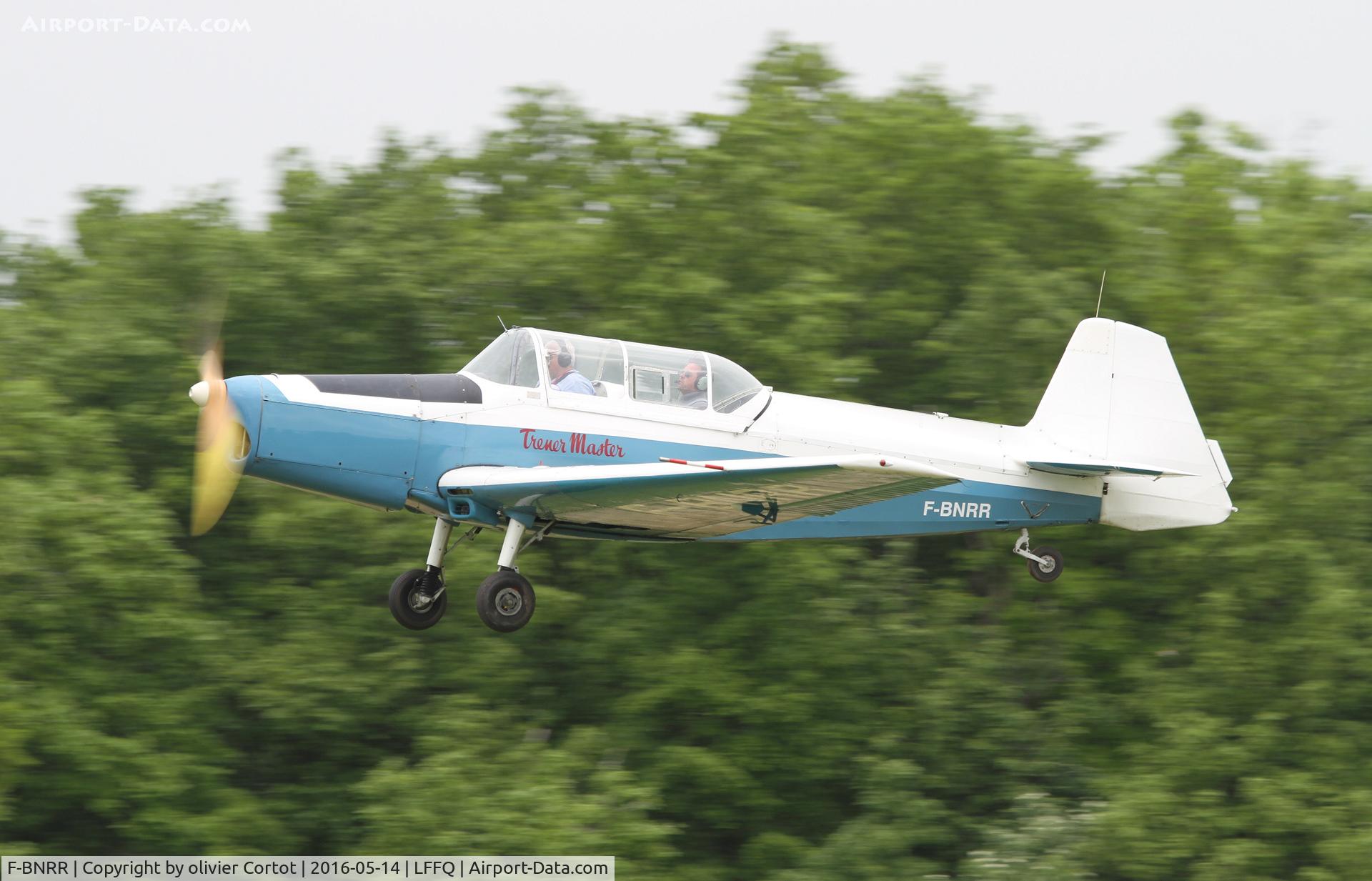 F-BNRR, Zlín Z-326 Trener Master C/N 913, taking off during Ferté alais airshow