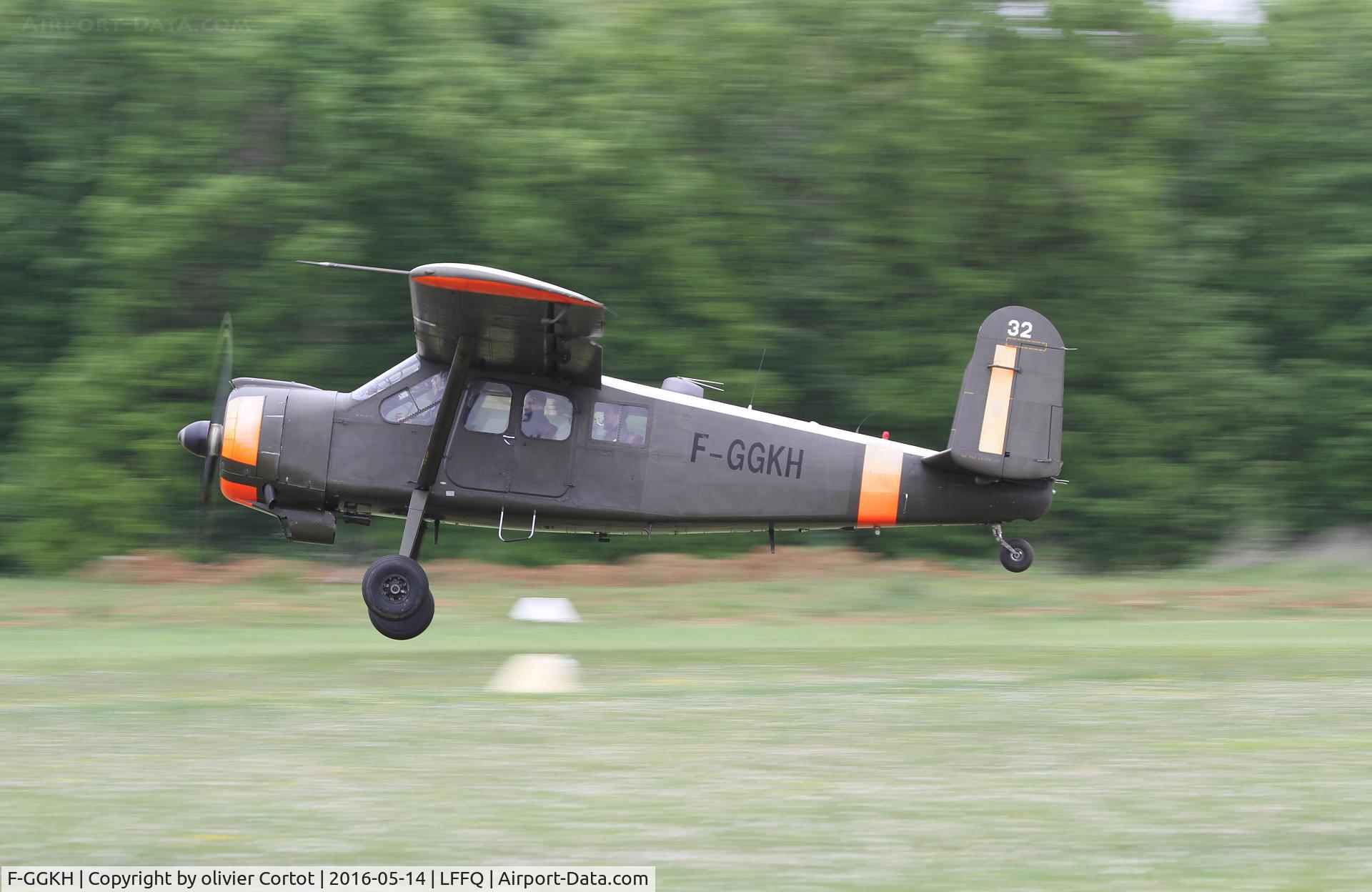 F-GGKH, Max Holste MH-1521C Broussard C/N 32, slowly taking off...