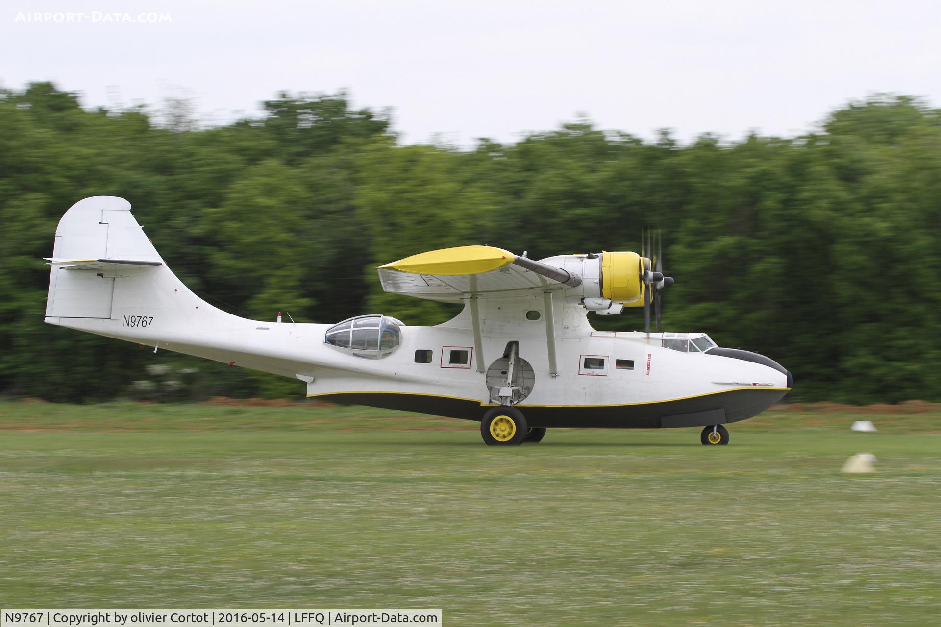 N9767, 1942 Boeing PBY-5A Catalina C/N 9767, landing at the Ferté Alais airshow