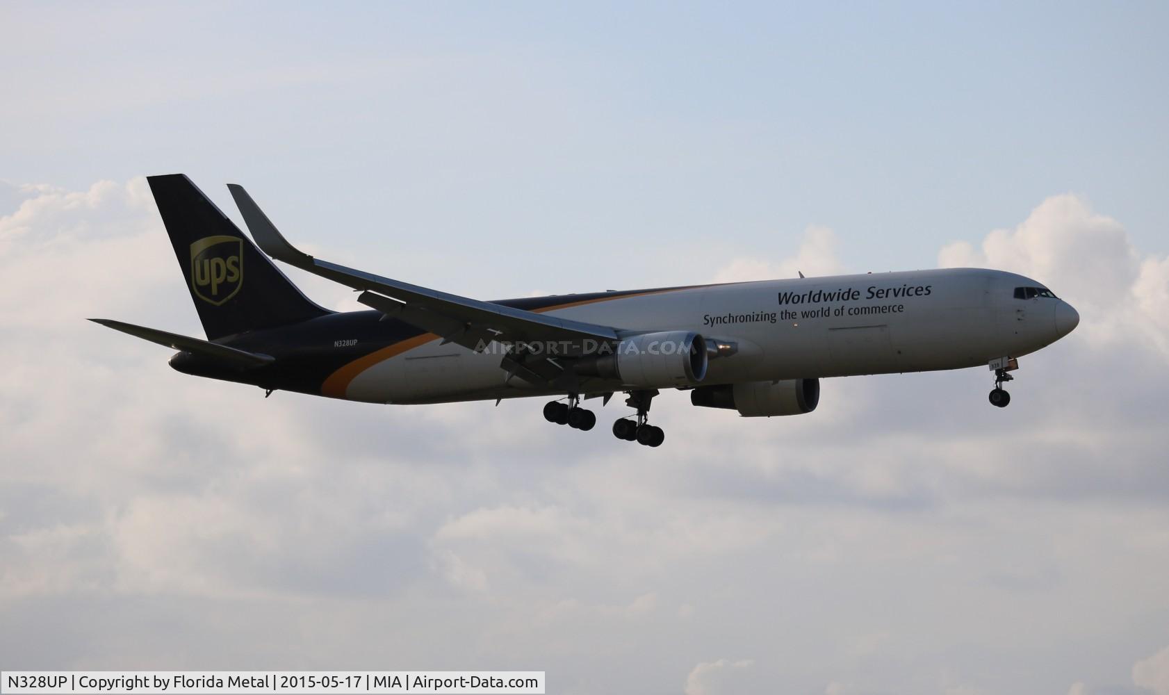 N328UP, 1998 Boeing 767-34AF C/N 27754, UPS 767-300