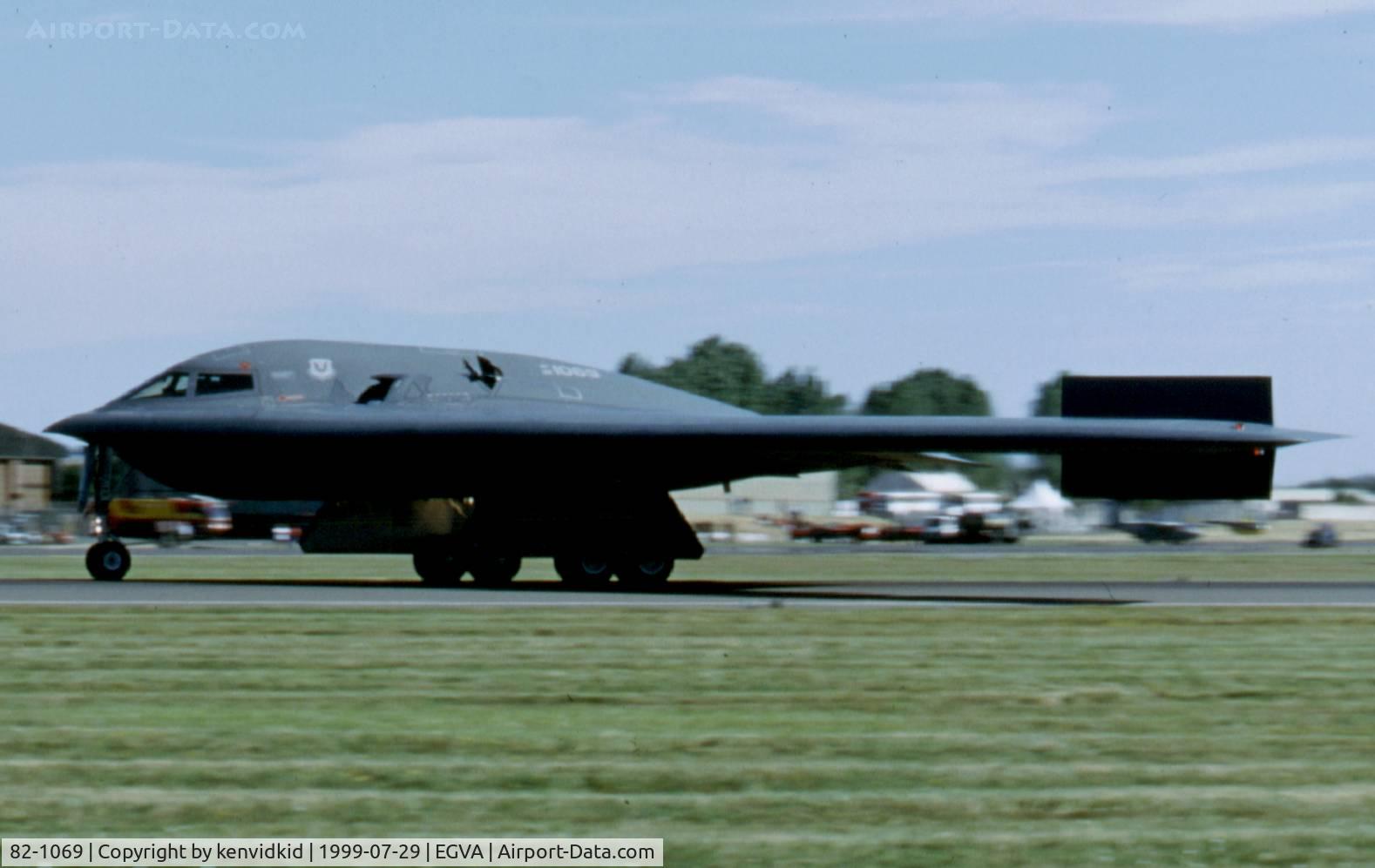 82-1069, 1982 Northrop Grumman B-2A Spirit C/N 1004/AV-4, Arriving at the 1999 RIAT.