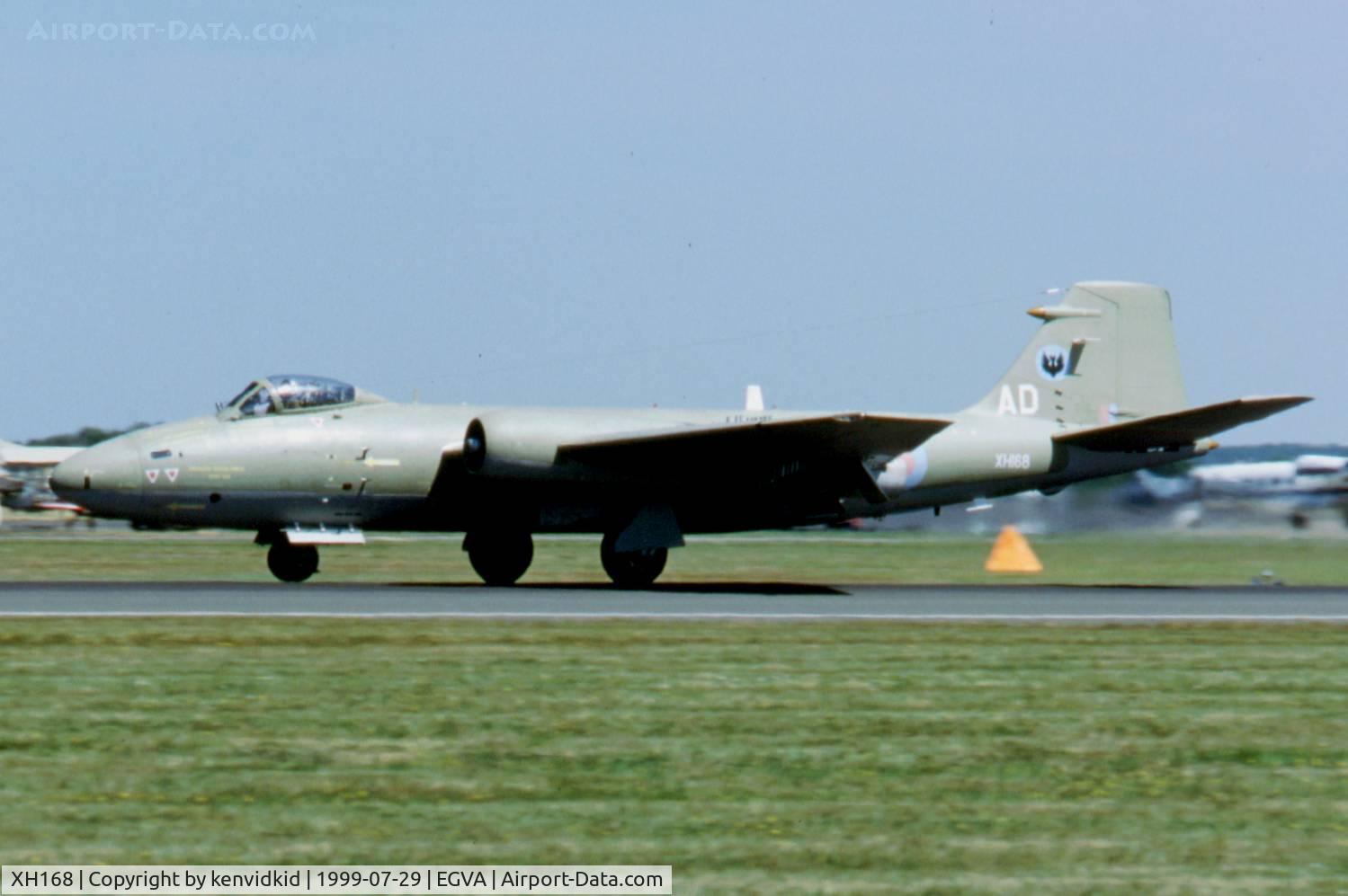 XH168, 1960 English Electric Canberra PR.9 C/N SH1732, Arriving at the 1999 RIAT.