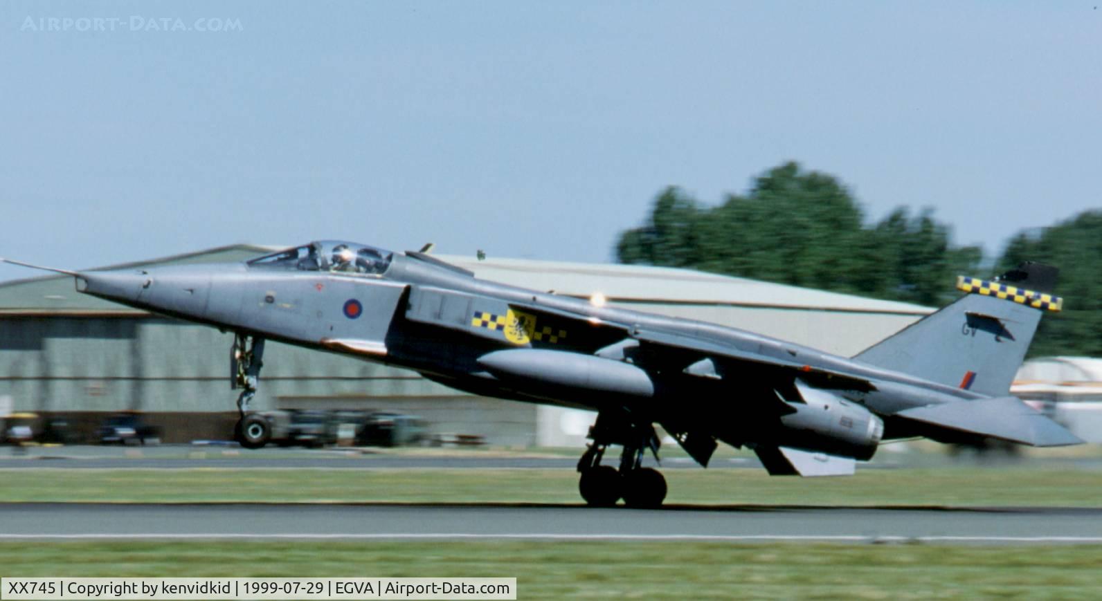 XX745, 1974 Sepecat Jaguar GR.1A C/N S.42, Arriving at the 1999 RIAT.