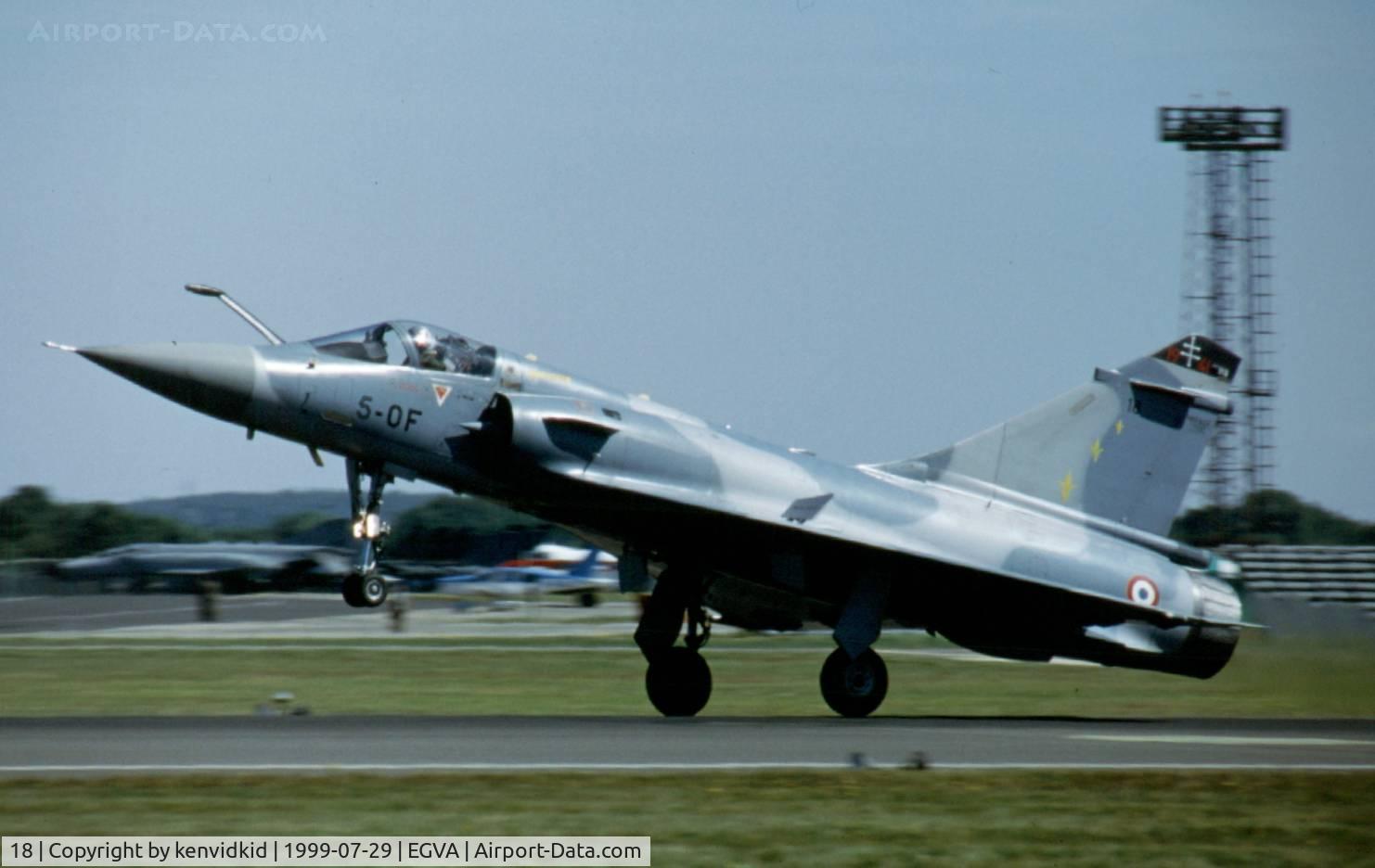 18, Dassault Mirage 2000C C/N 33, Arriving at the 1999 RIAT.