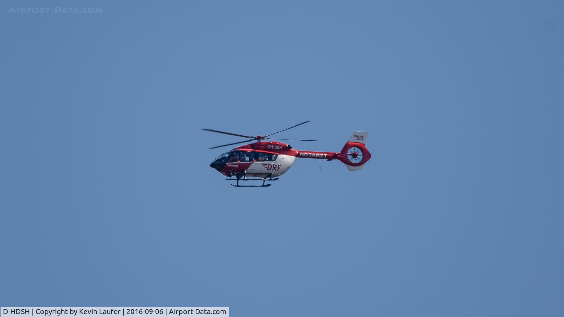 D-HDSH, 2015 Airbus Helicopters H-145 (BK-117D-2) C/N 20032, Im Landeanflug auf das Krankenhaus Günzburg