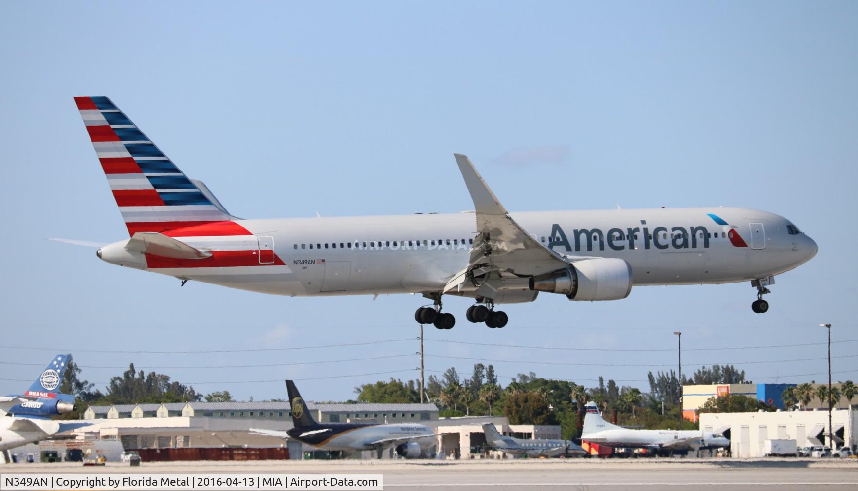 N349AN, 2003 Boeing 767-323 C/N 33088, American