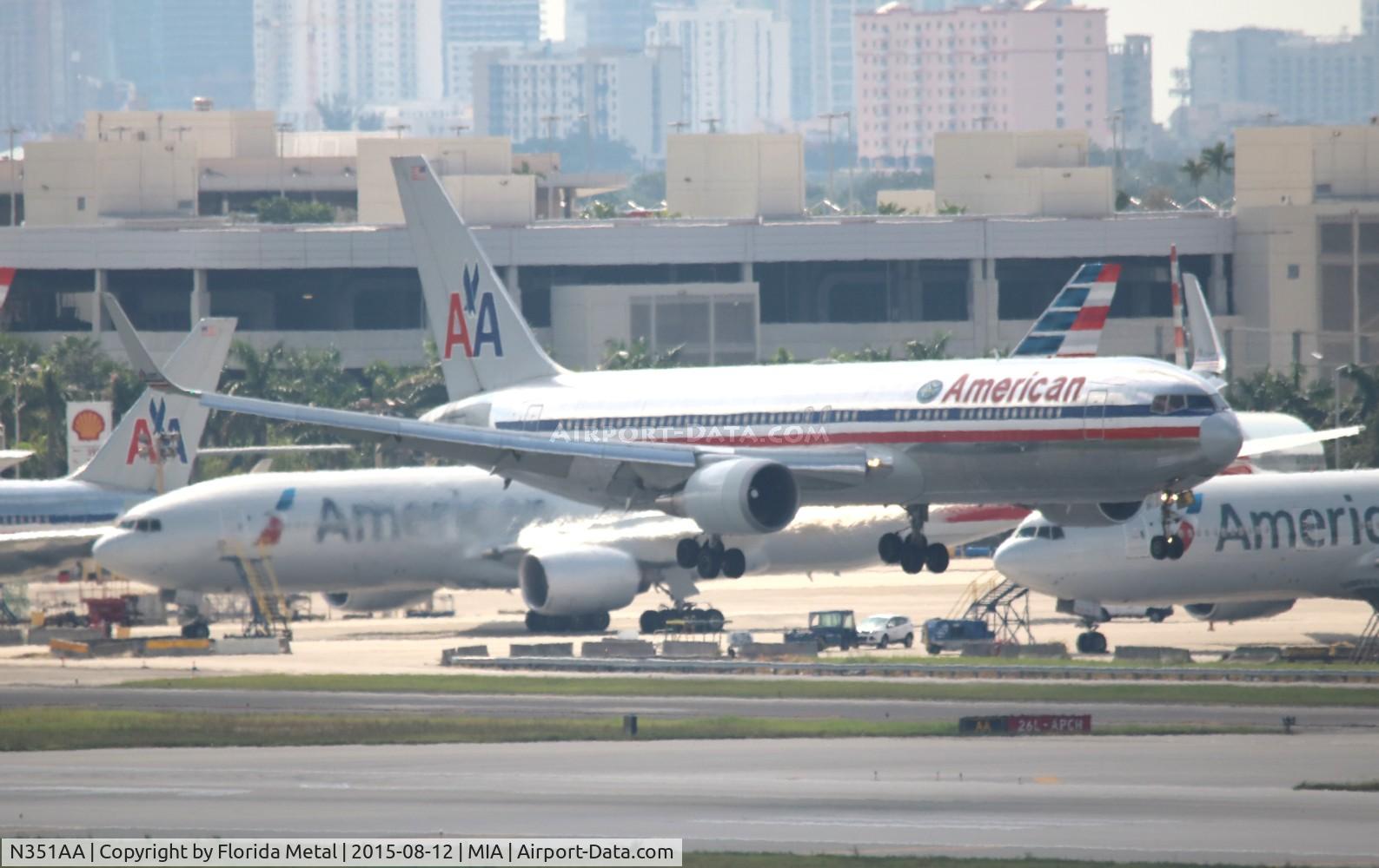 N351AA, 1988 Boeing 767-323 C/N 24032, American