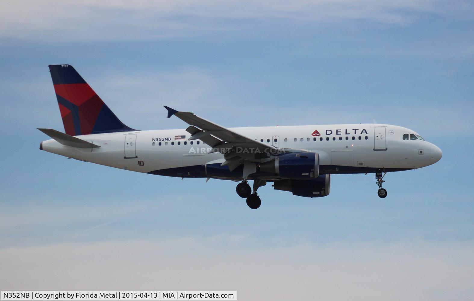 N352NB, 2002 Airbus A319-114 C/N 1824, Delta