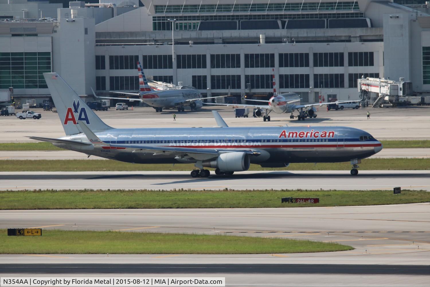 N354AA, 1988 Boeing 767-323 C/N 24035, American