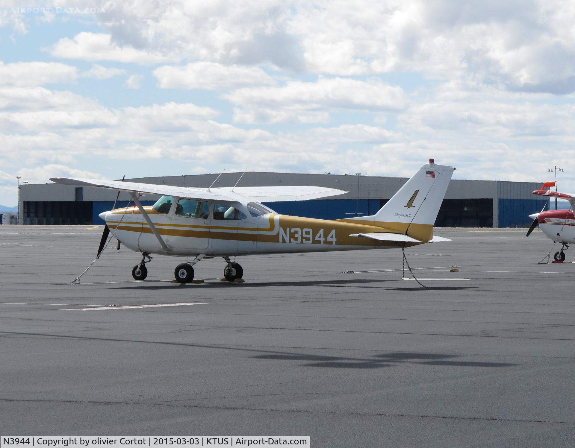 N3944, 1964 Cessna 172E C/N 17251510, Tucson airport