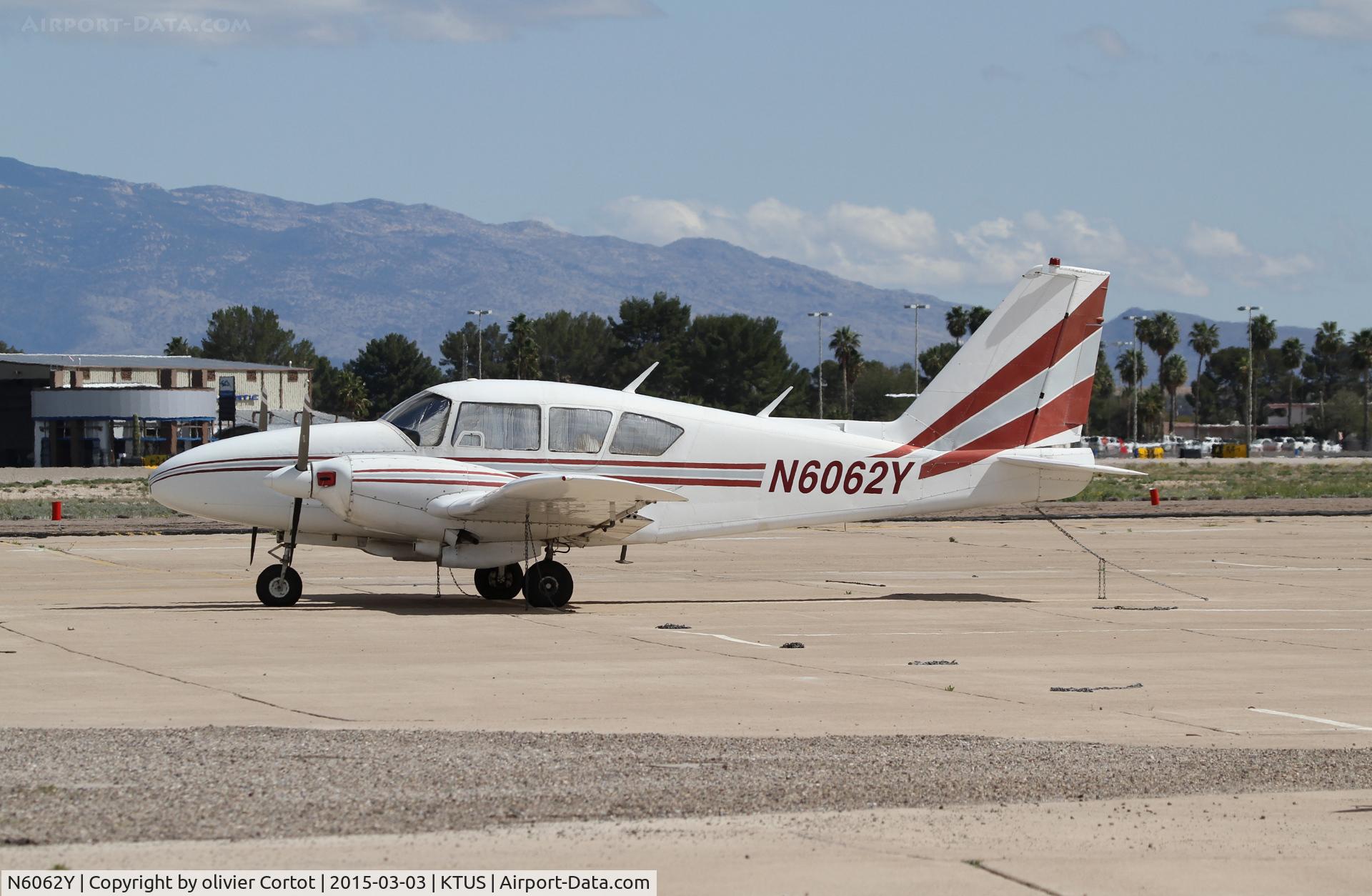 N6062Y, 1966 Piper PA-23-250 C/N 27-3257, Tucson airport
