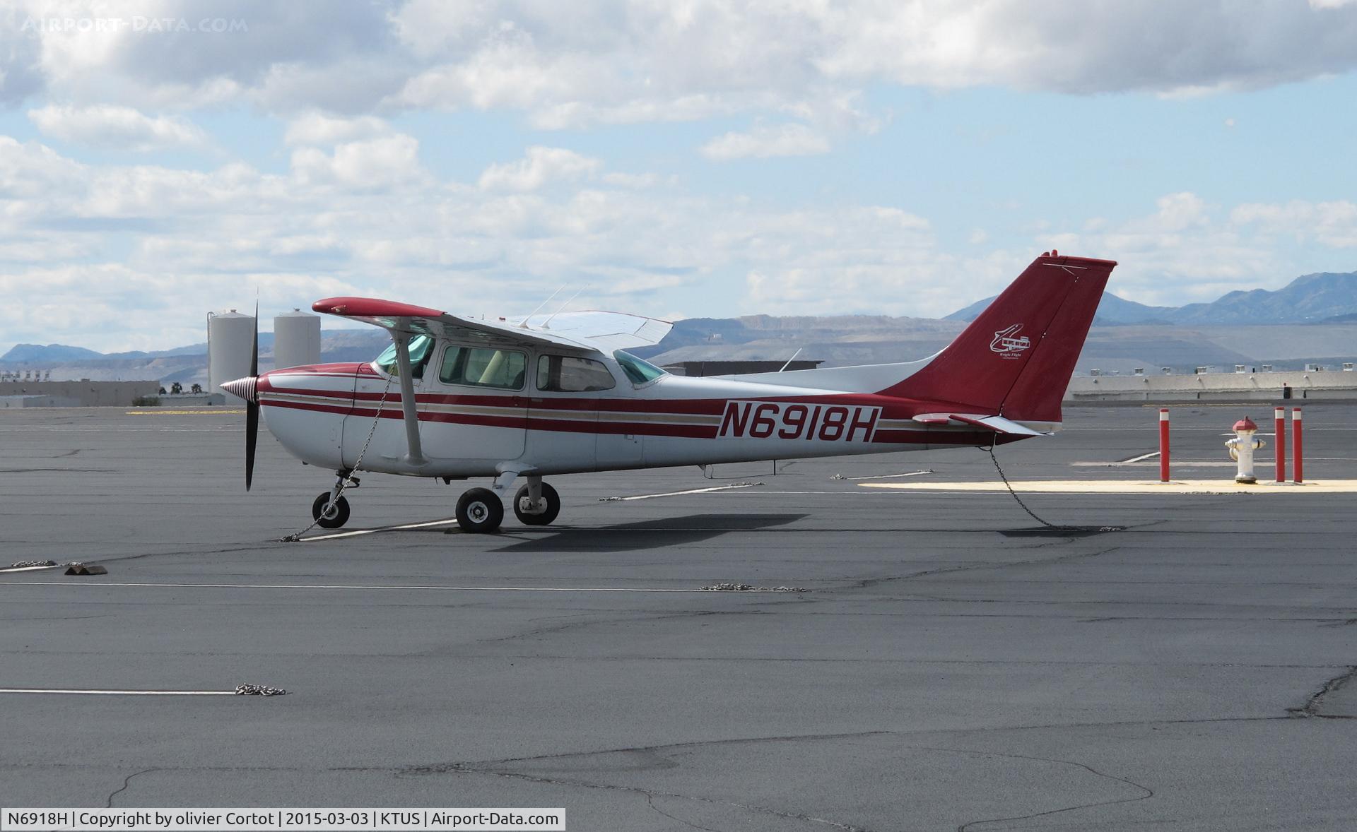 N6918H, 1975 Cessna 172M C/N 17265642, Tucson airport