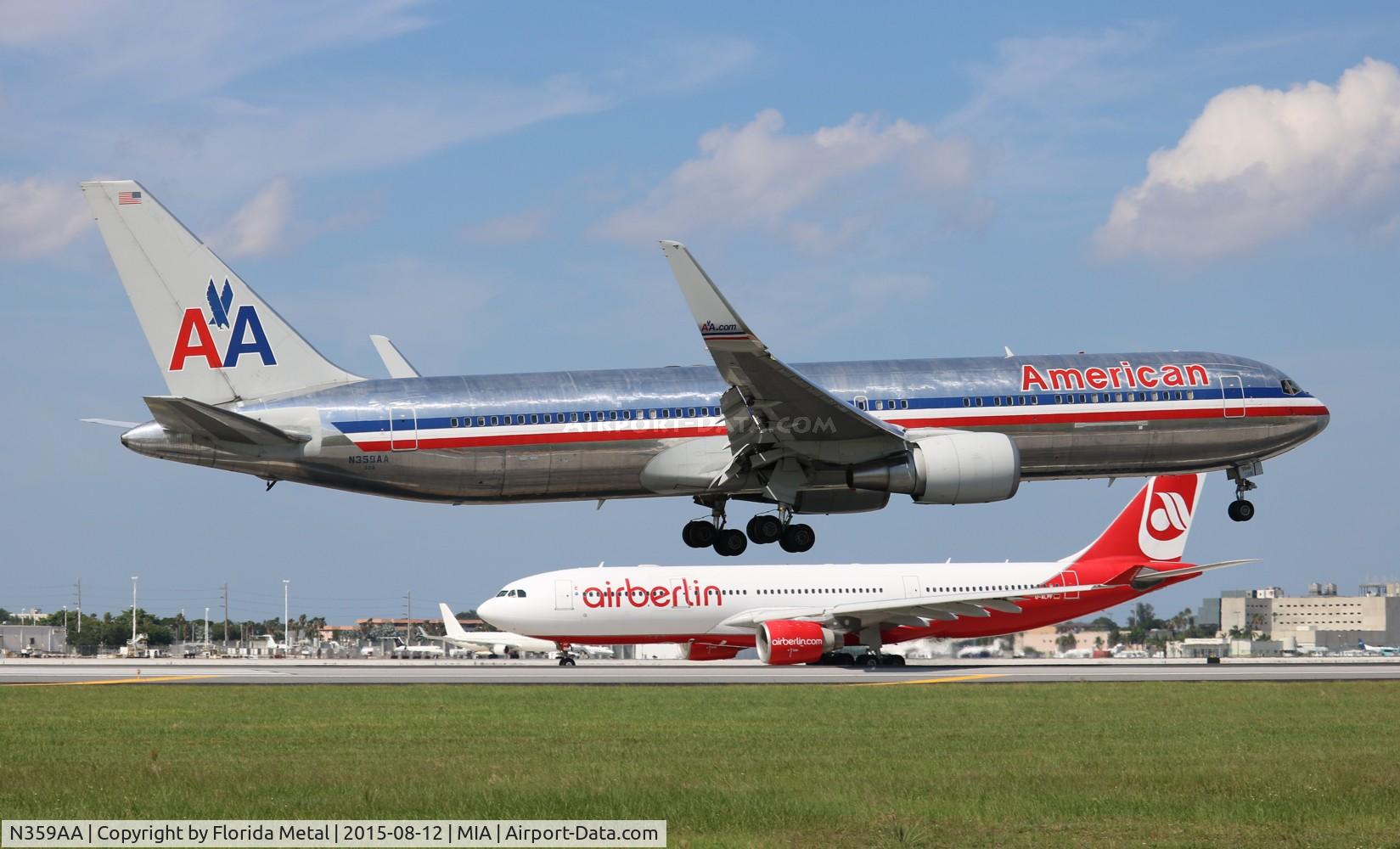 N359AA, 1988 Boeing 767-323 C/N 24040, American