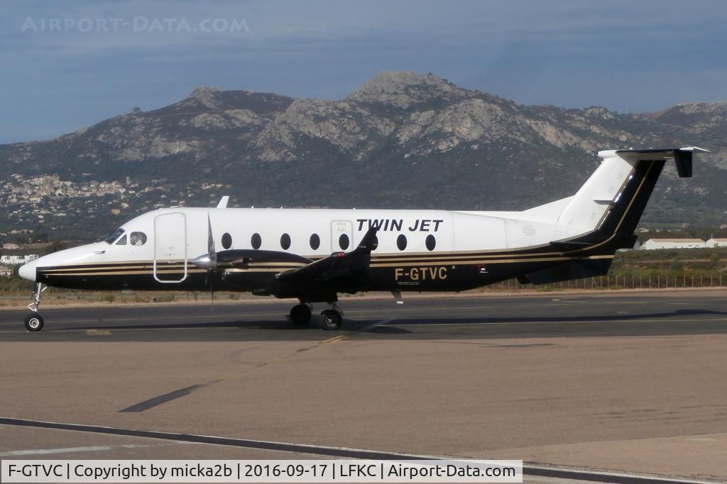 F-GTVC, 1998 Beech 1900D C/N UE-349, Parked