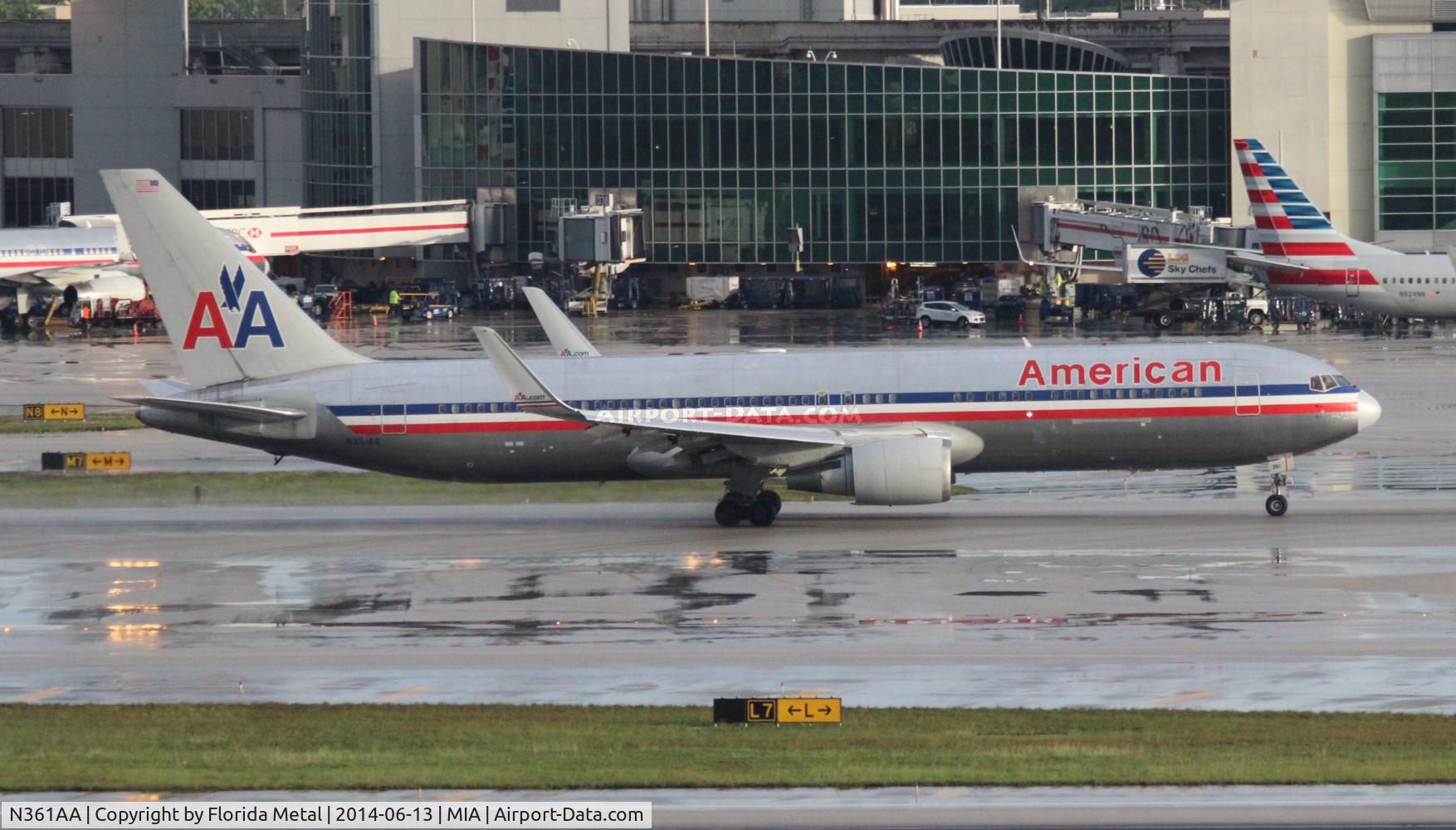 N361AA, 1988 Boeing 767-323 C/N 24042, American