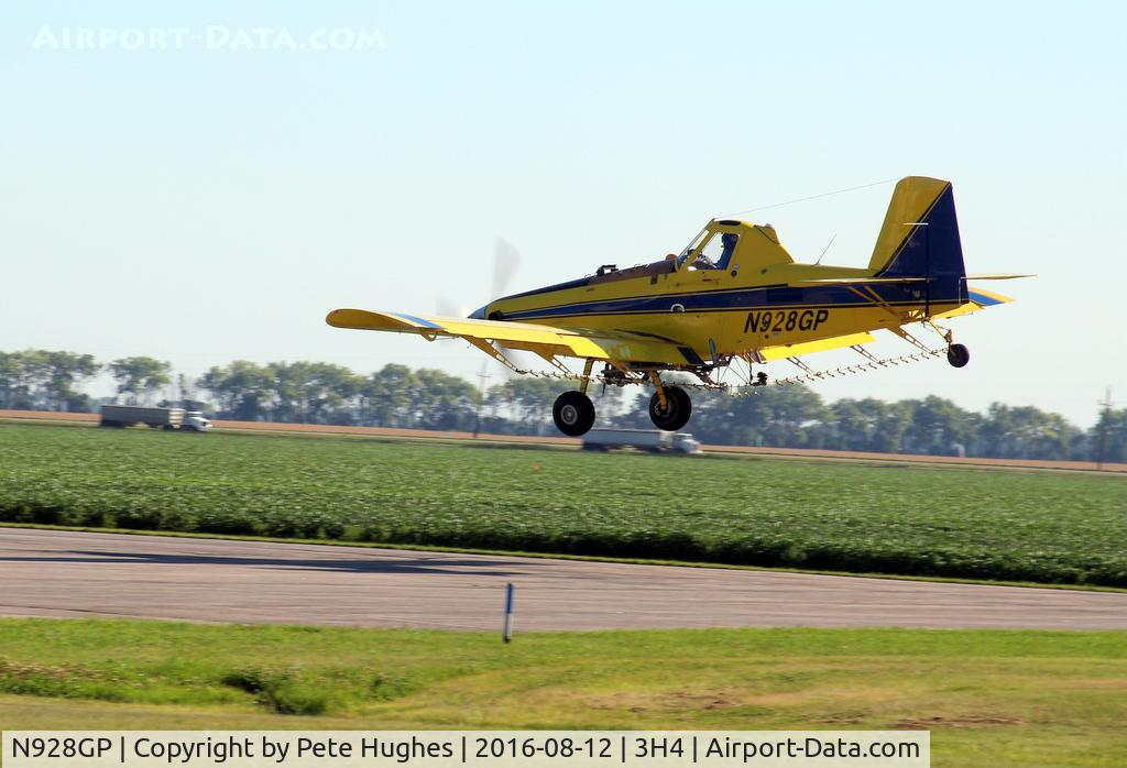 N928GP, Air Tractor Inc AT-402B C/N 402B-1242, N928GP Air Tractor Inc AT-402B c/n 402B-1242 landing at Hillsboro North Dakota