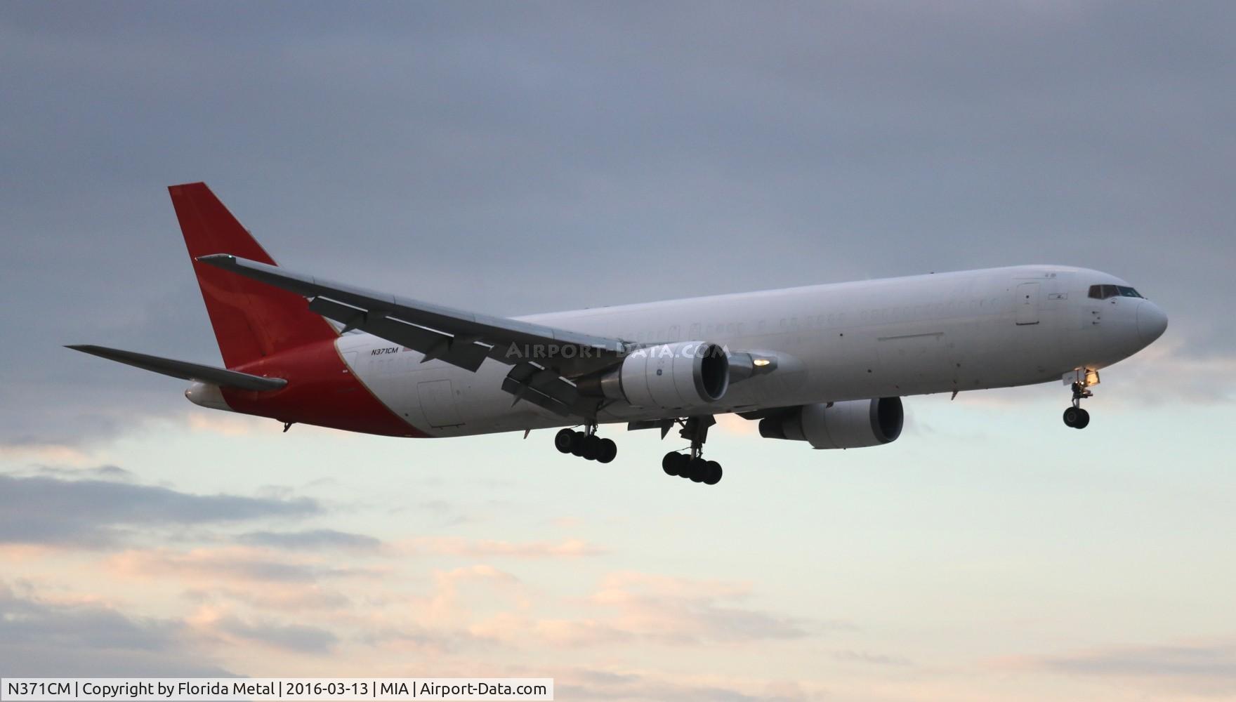 N371CM, 1994 Boeing 767-338 C/N 25577, Ex Qantas 767-300