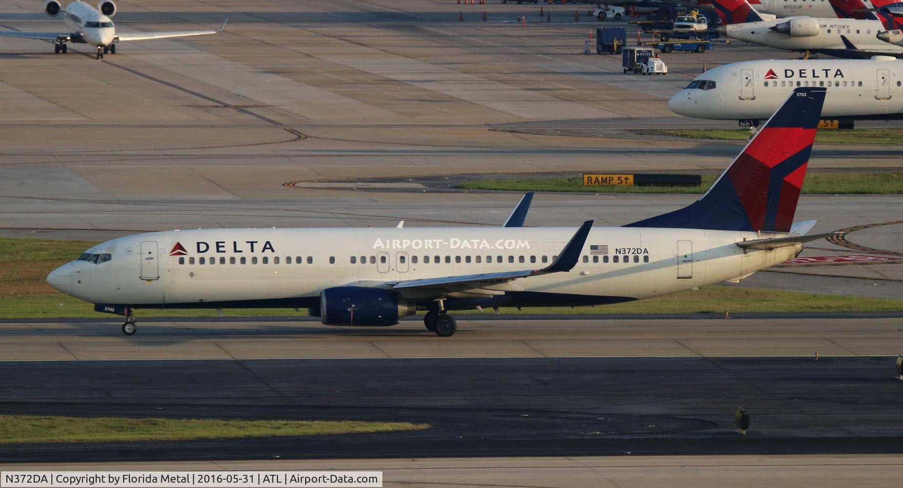 N372DA, 1998 Boeing 737-832 C/N 29620, Delta
