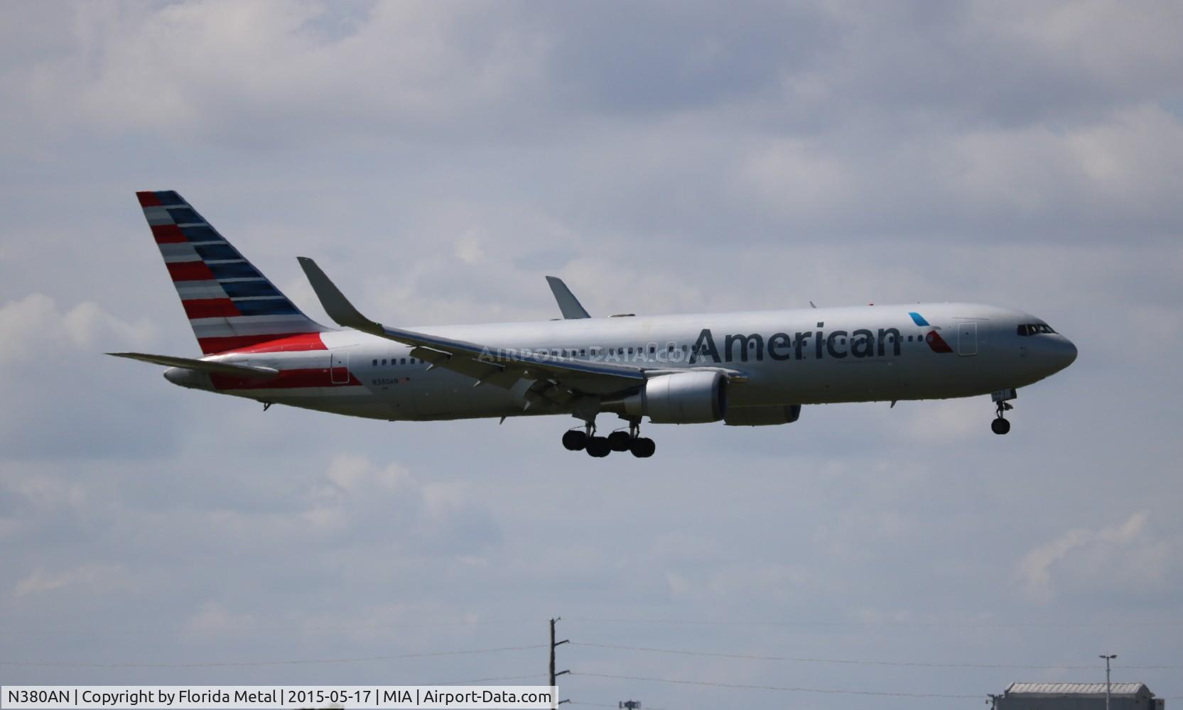 N380AN, 1993 Boeing 767-323 C/N 25449, American