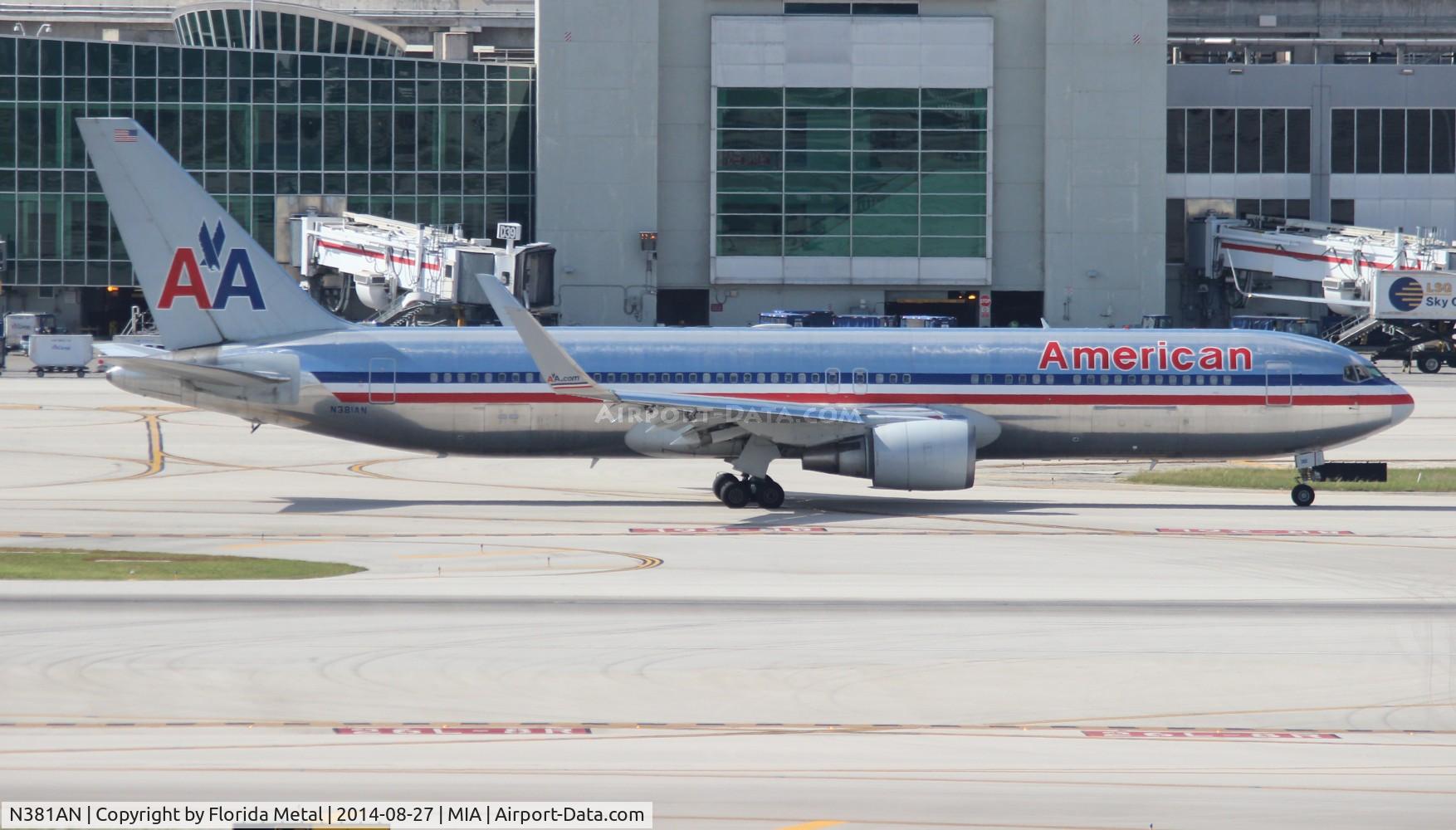 N381AN, 1993 Boeing 767-323 C/N 25450, American