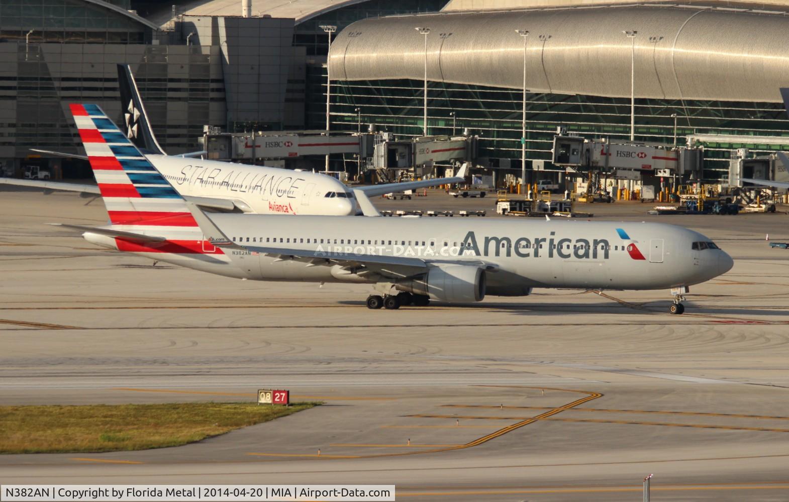 N382AN, 1993 Boeing 767-323/ER C/N 25451, American