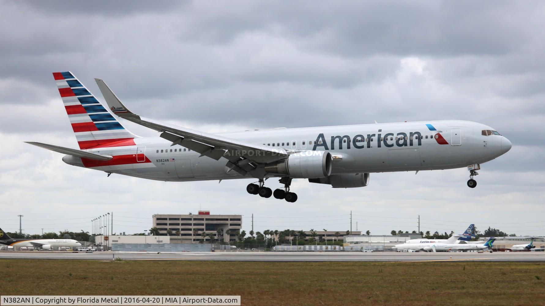 N382AN, 1993 Boeing 767-323/ER C/N 25451, American