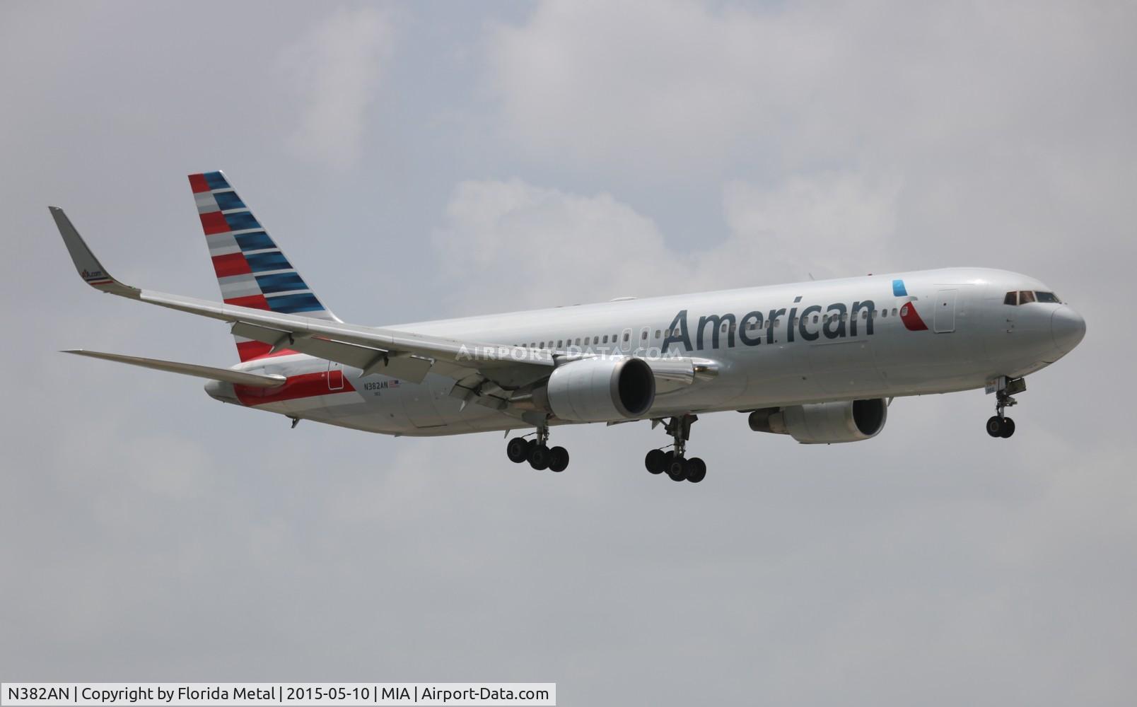 N382AN, 1993 Boeing 767-323/ER C/N 25451, American