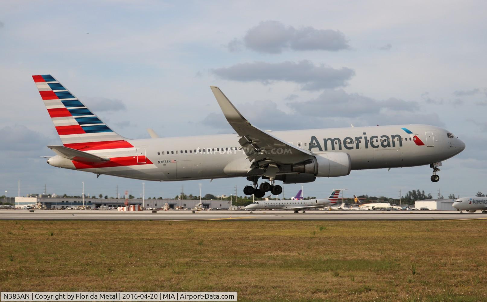 N383AN, 1993 Boeing 767-323 C/N 26995, American