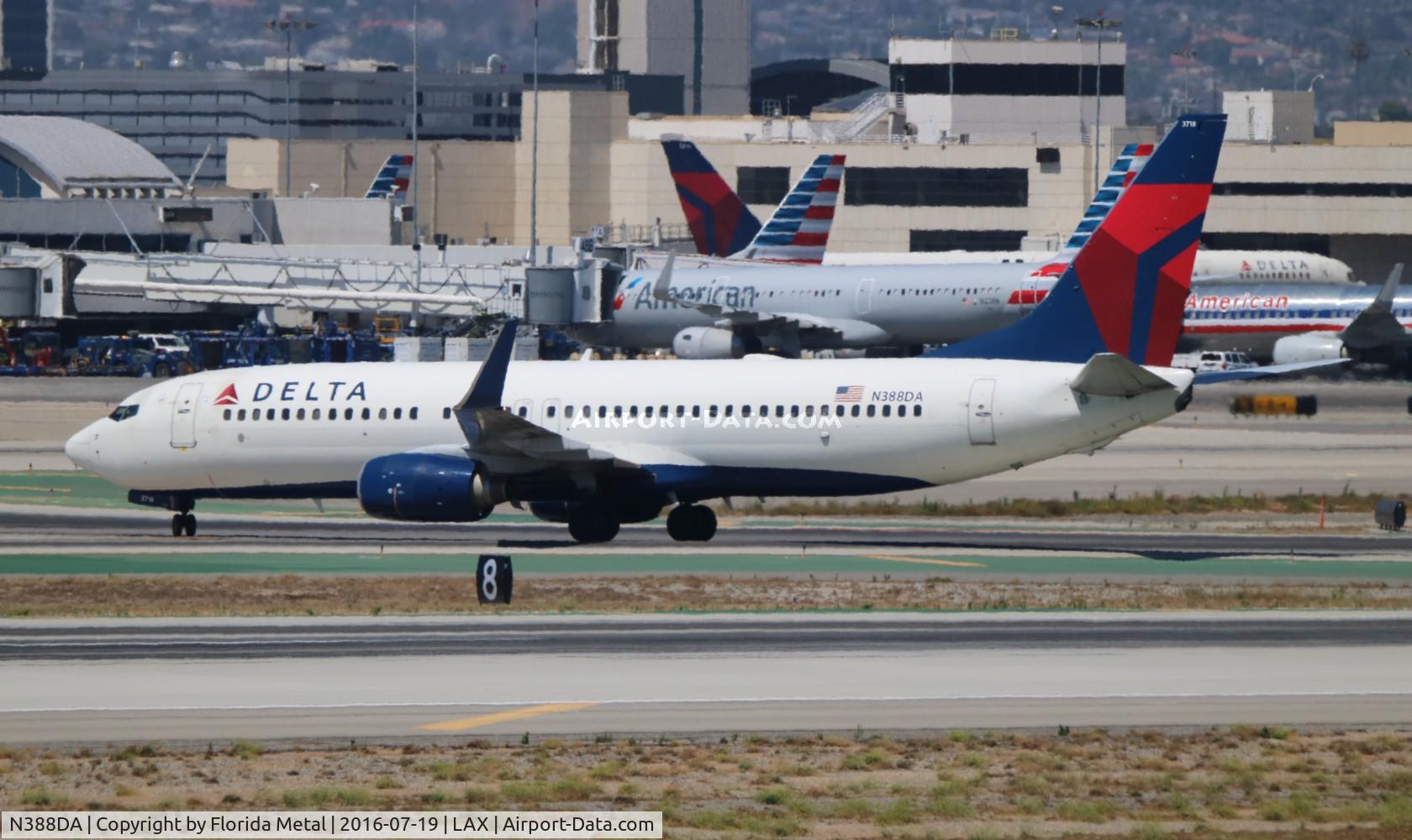 N388DA, 2000 Boeing 737-832 C/N 30375, Delta