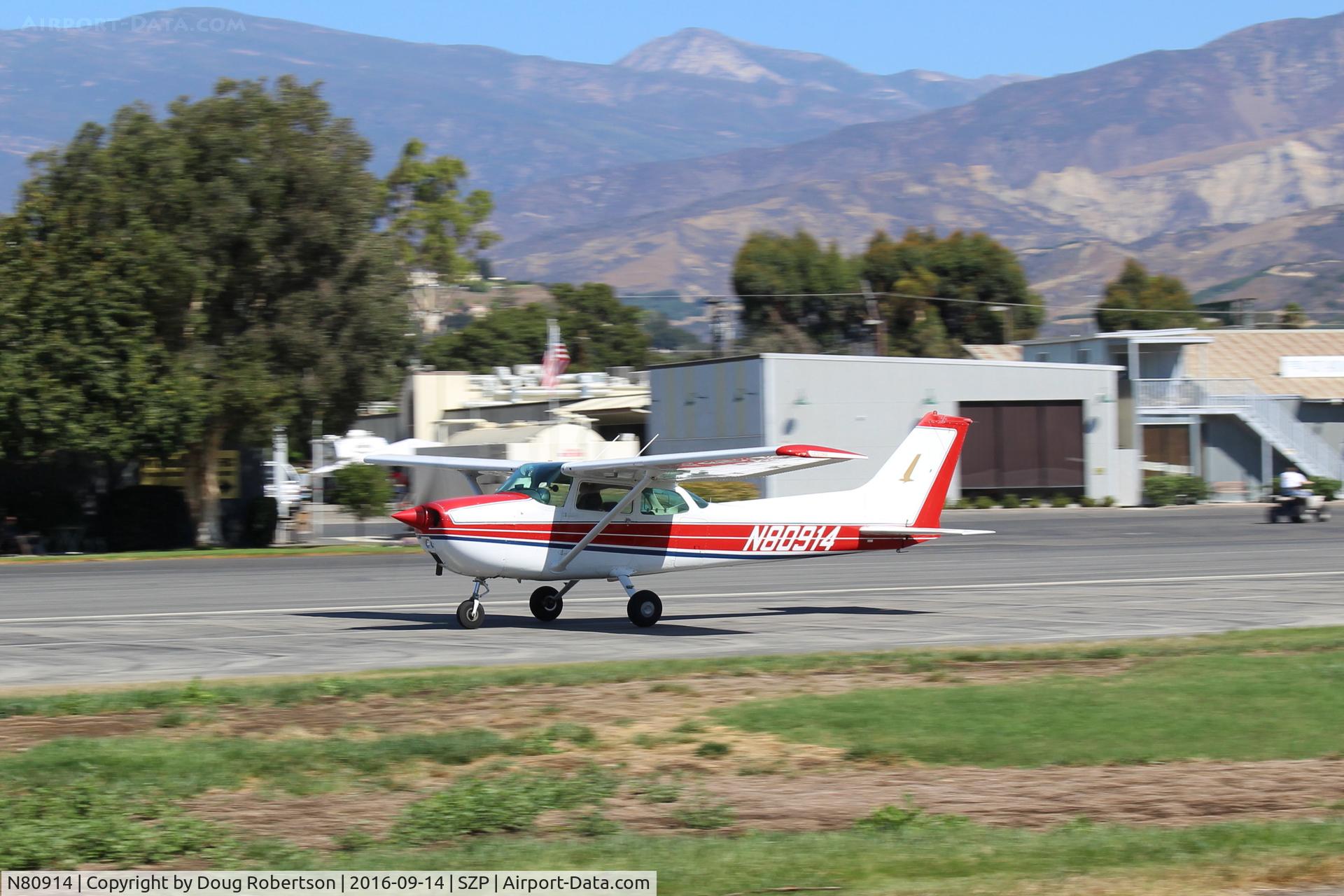 N80914, 1976 Cessna 172M C/N 17266799, 1976 Cessna 172M SKYHAWK, Lycoming O-320-E2D 150 Hp, landing roll Rwy 22