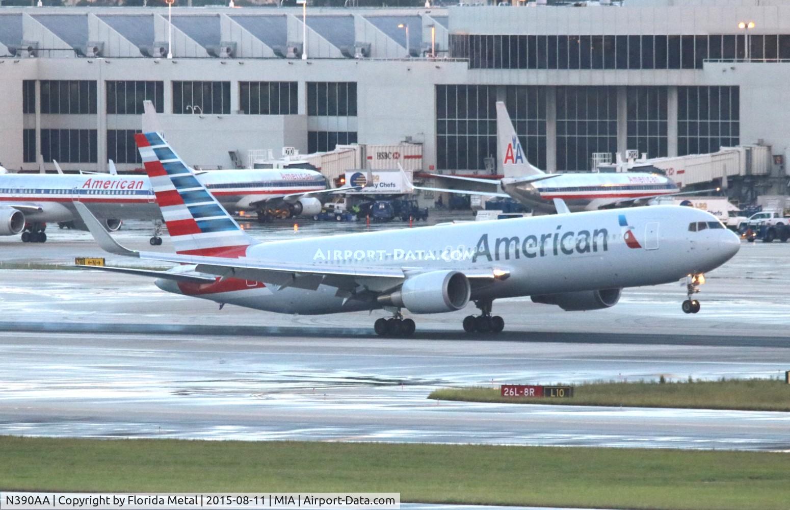 N390AA, 1995 Boeing 767-323 C/N 27450, American